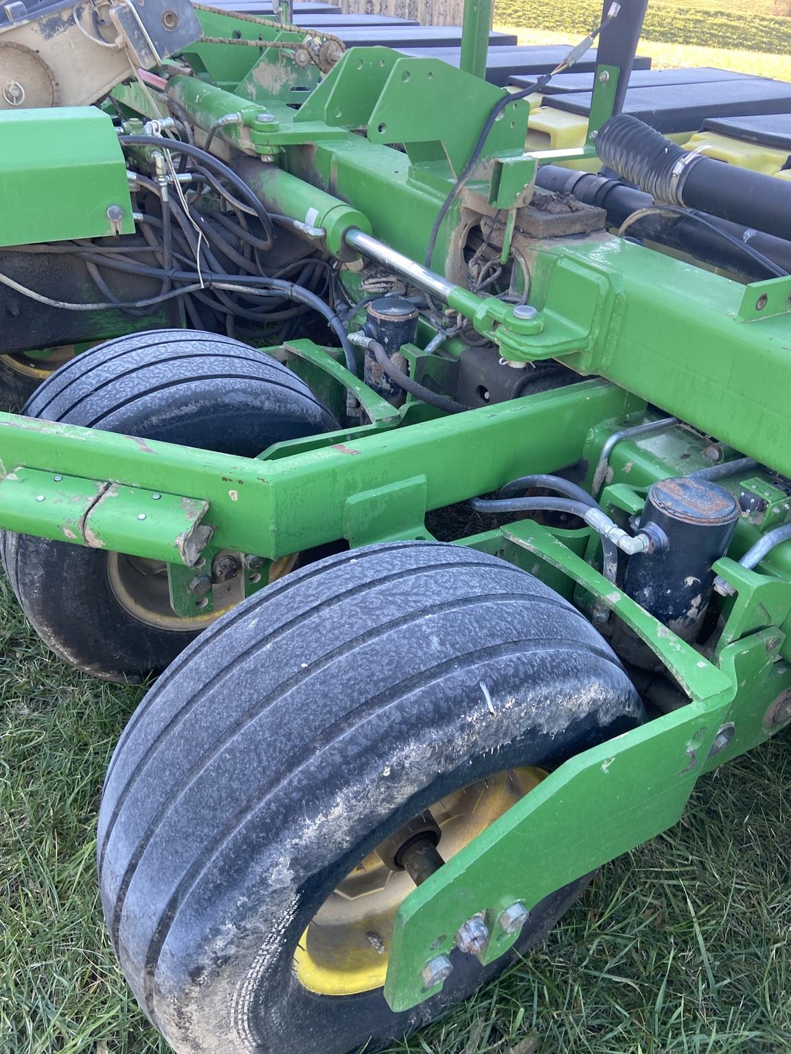 2002 John Deere 1780 Image