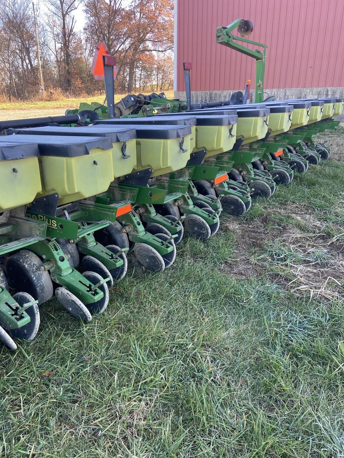 2002 John Deere 1780 Image