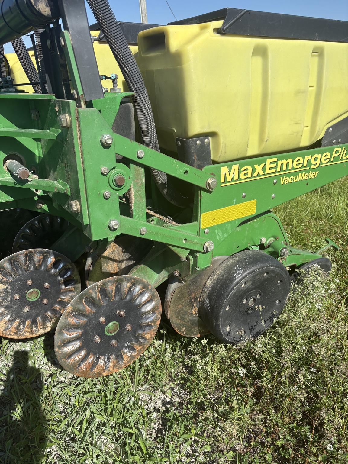 2002 John Deere 1780 Image