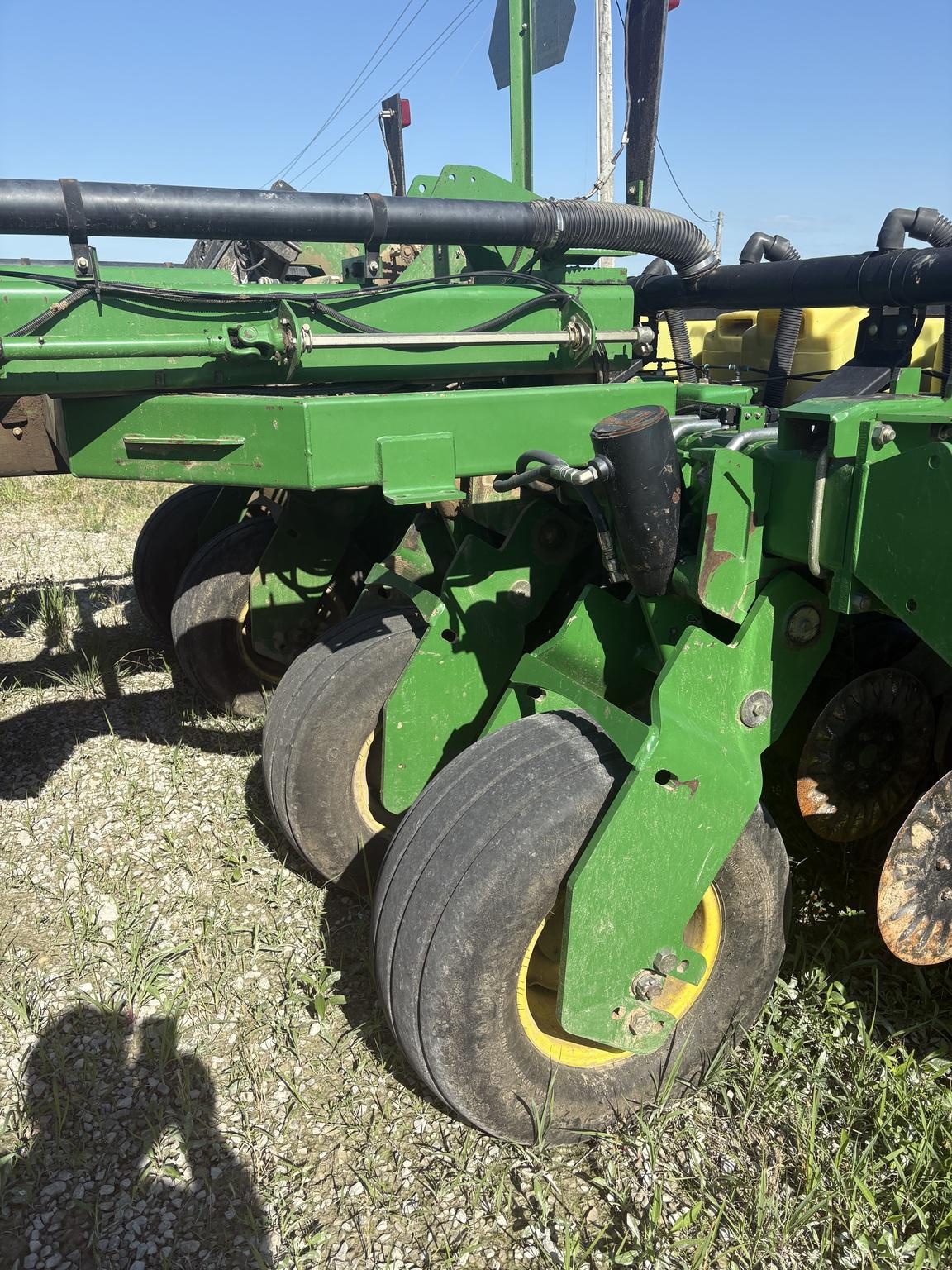 2002 John Deere 1780 Image
