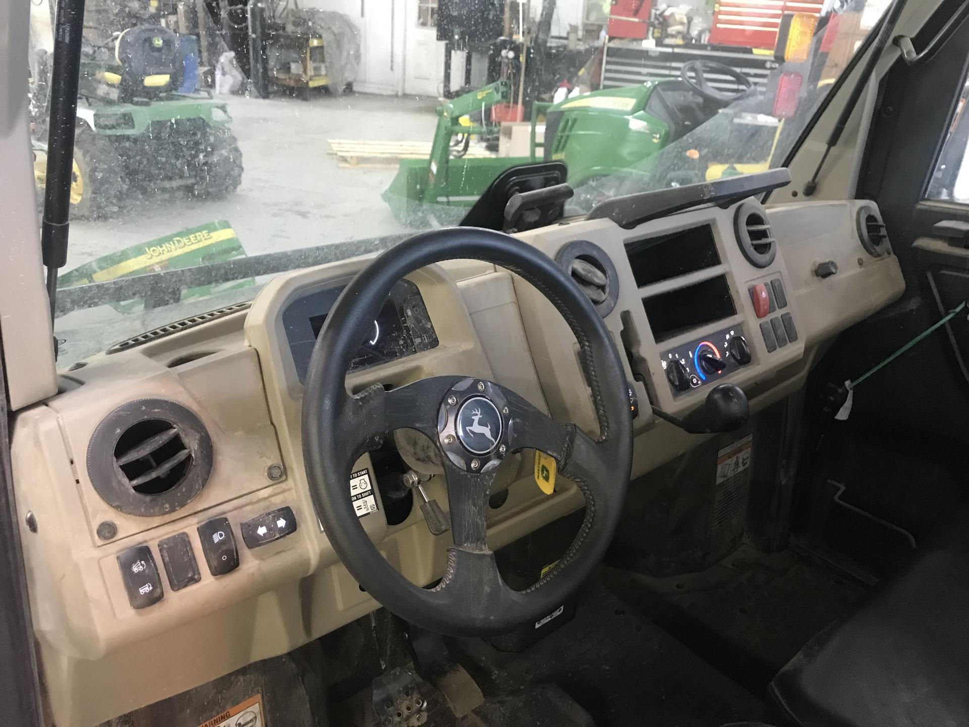 2022 John Deere XUV 835R Image