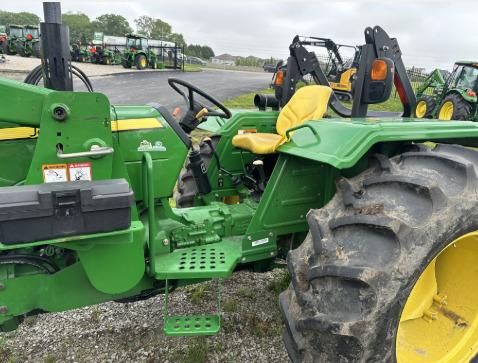 2013 John Deere 5065E Image
