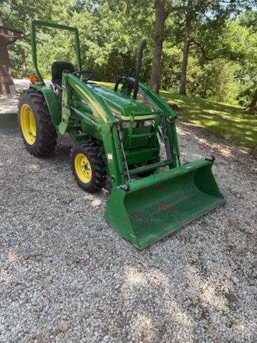 2002 John Deere 790 Image