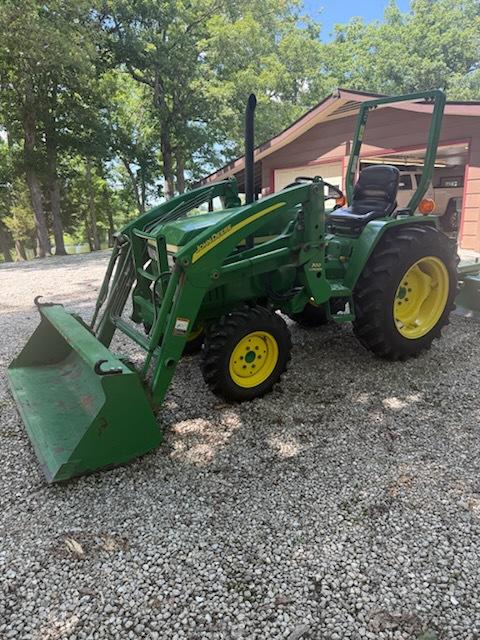 2002 John Deere 790 Image
