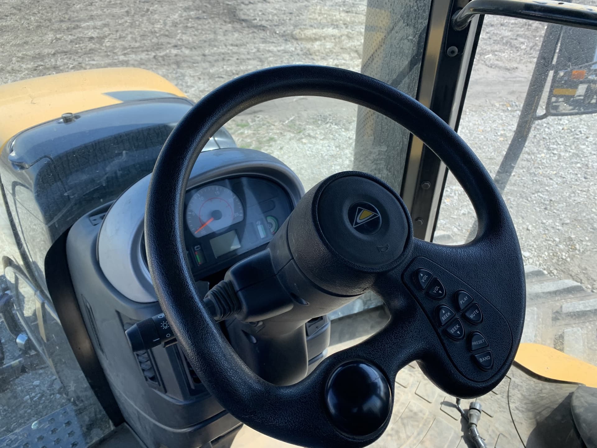 2014 Challenger MT765D Image