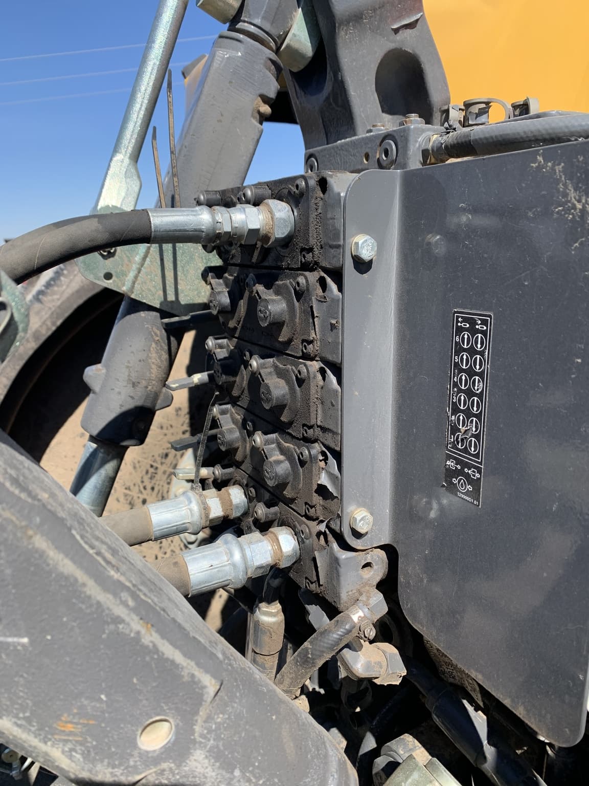 2014 Challenger MT765D Image