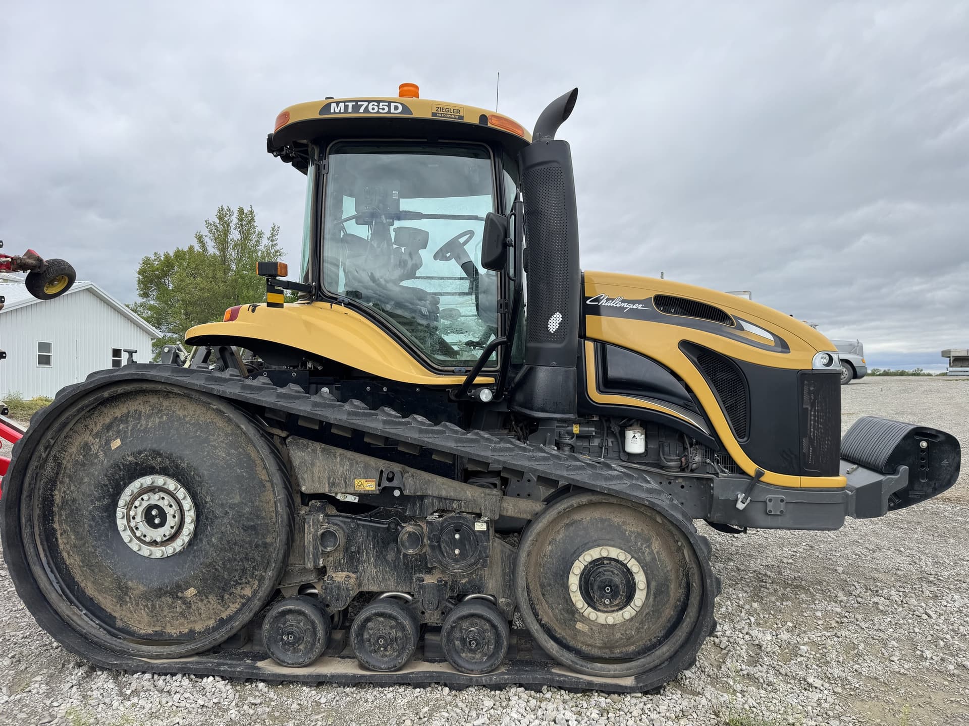 2014 Challenger MT765D Image