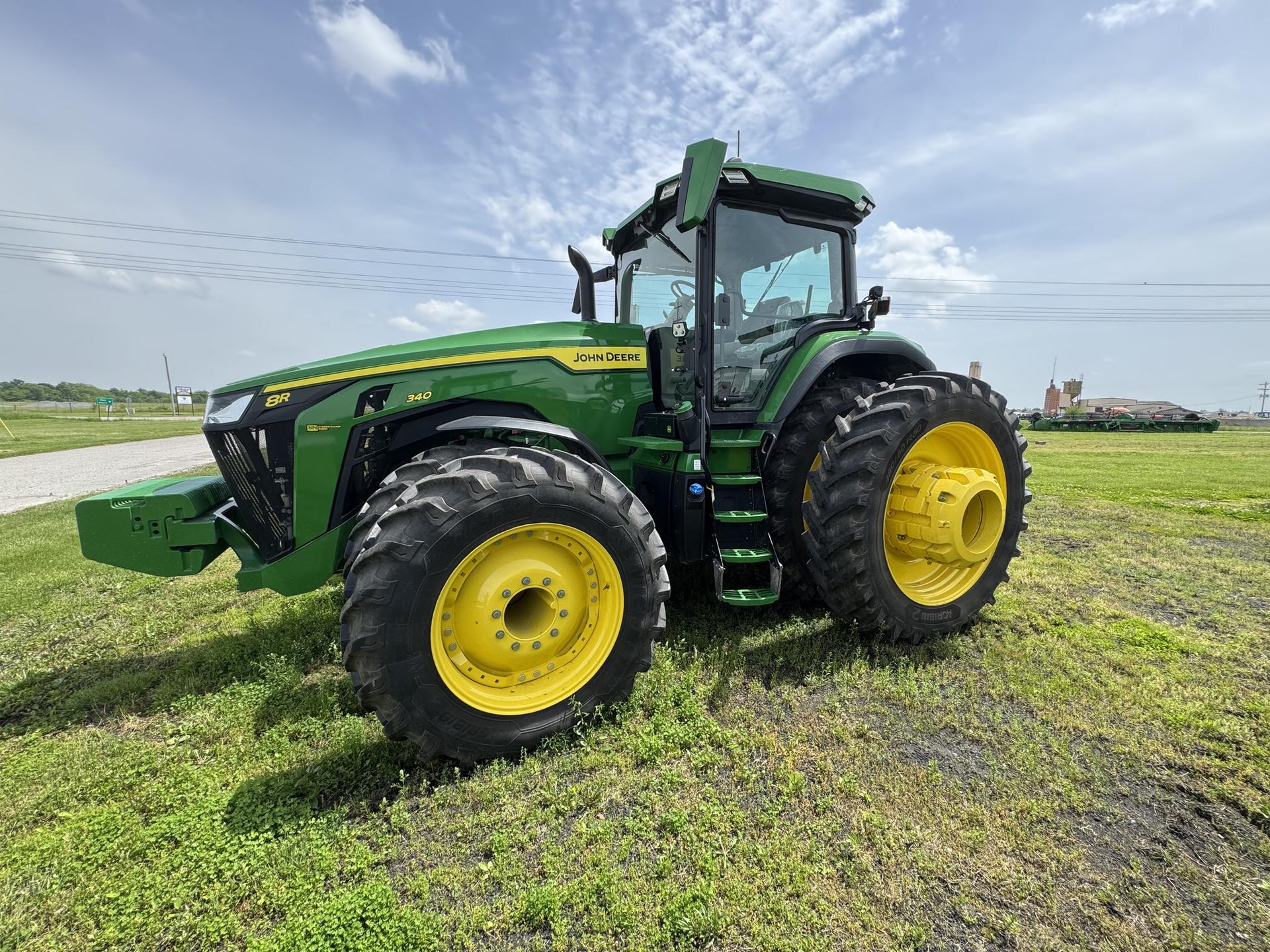 2024 John Deere 8R 340 Image
