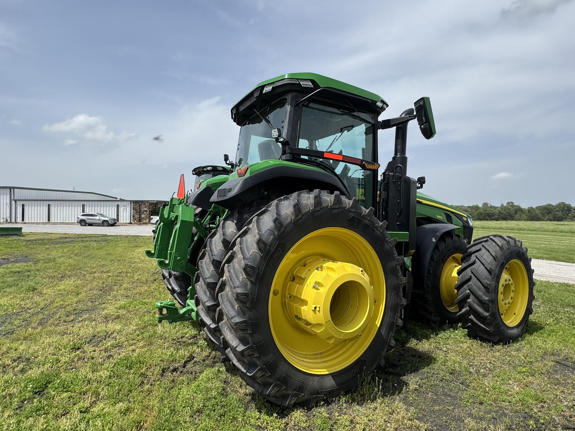 2024 John Deere 8R 340 Image