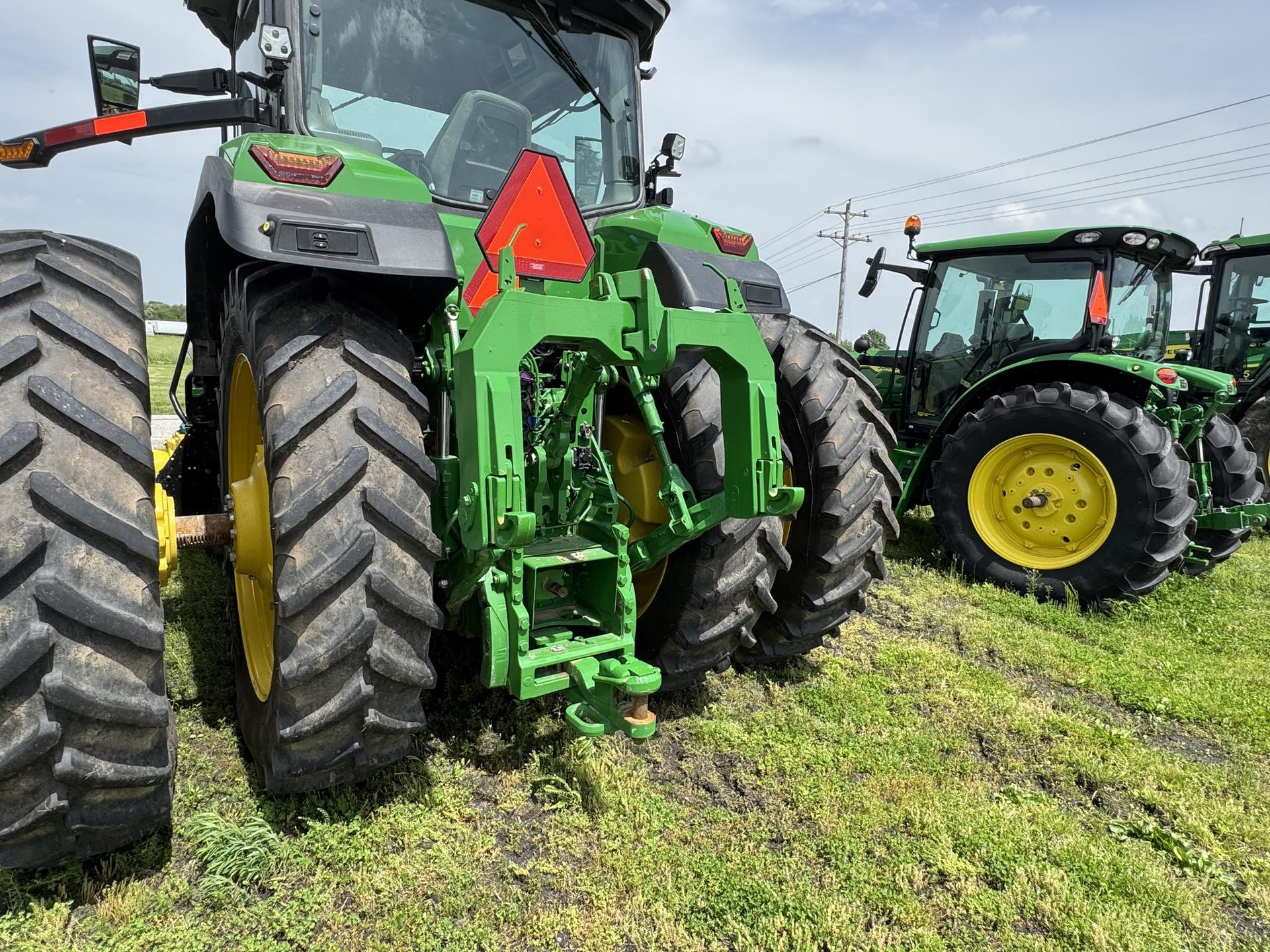 2024 John Deere 8R 340 Image