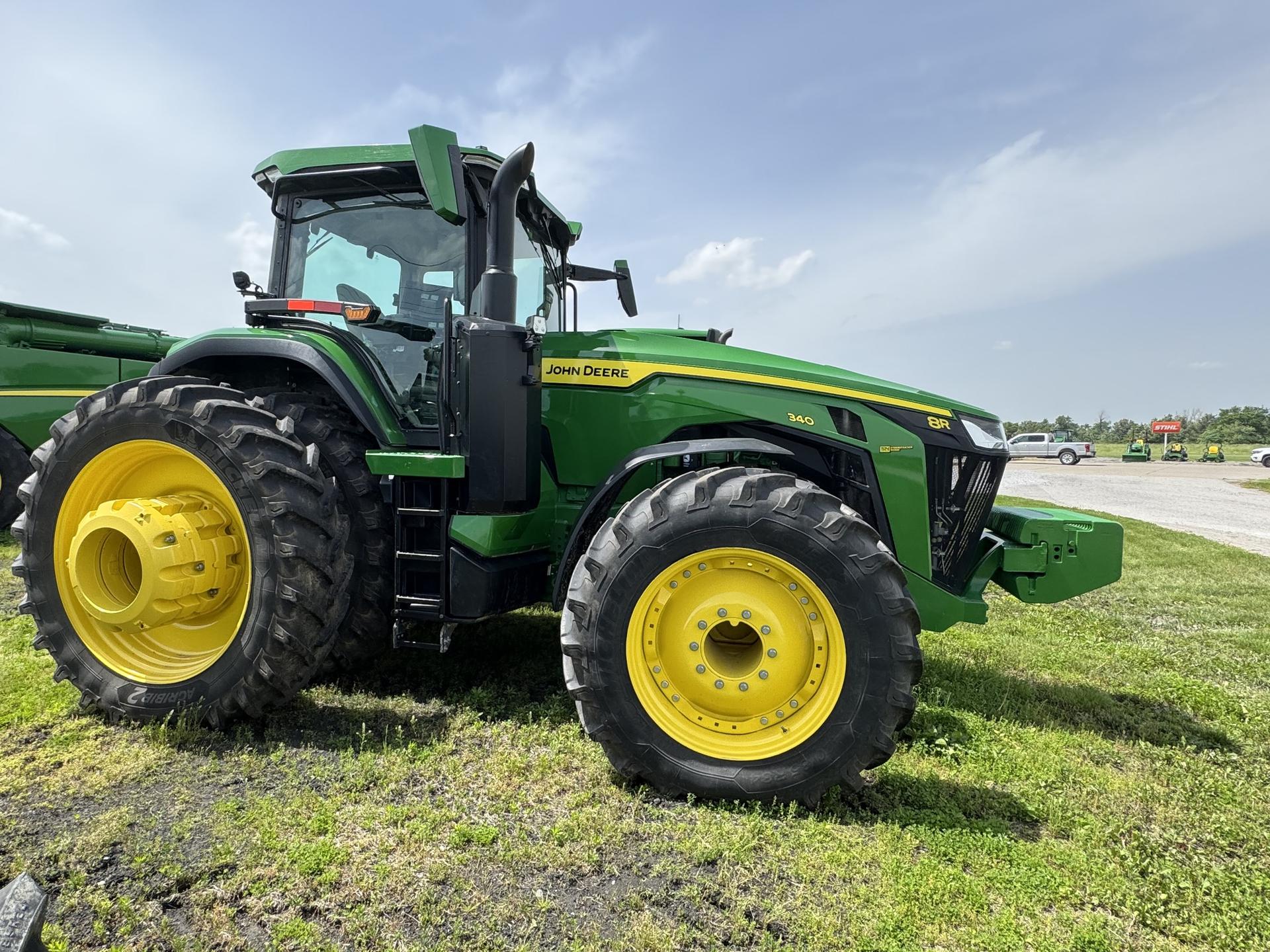 2024 John Deere 8R 340 Image
