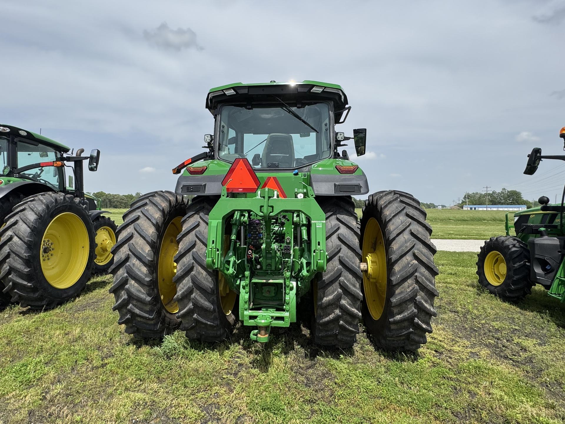 2024 John Deere 8R 340 Image