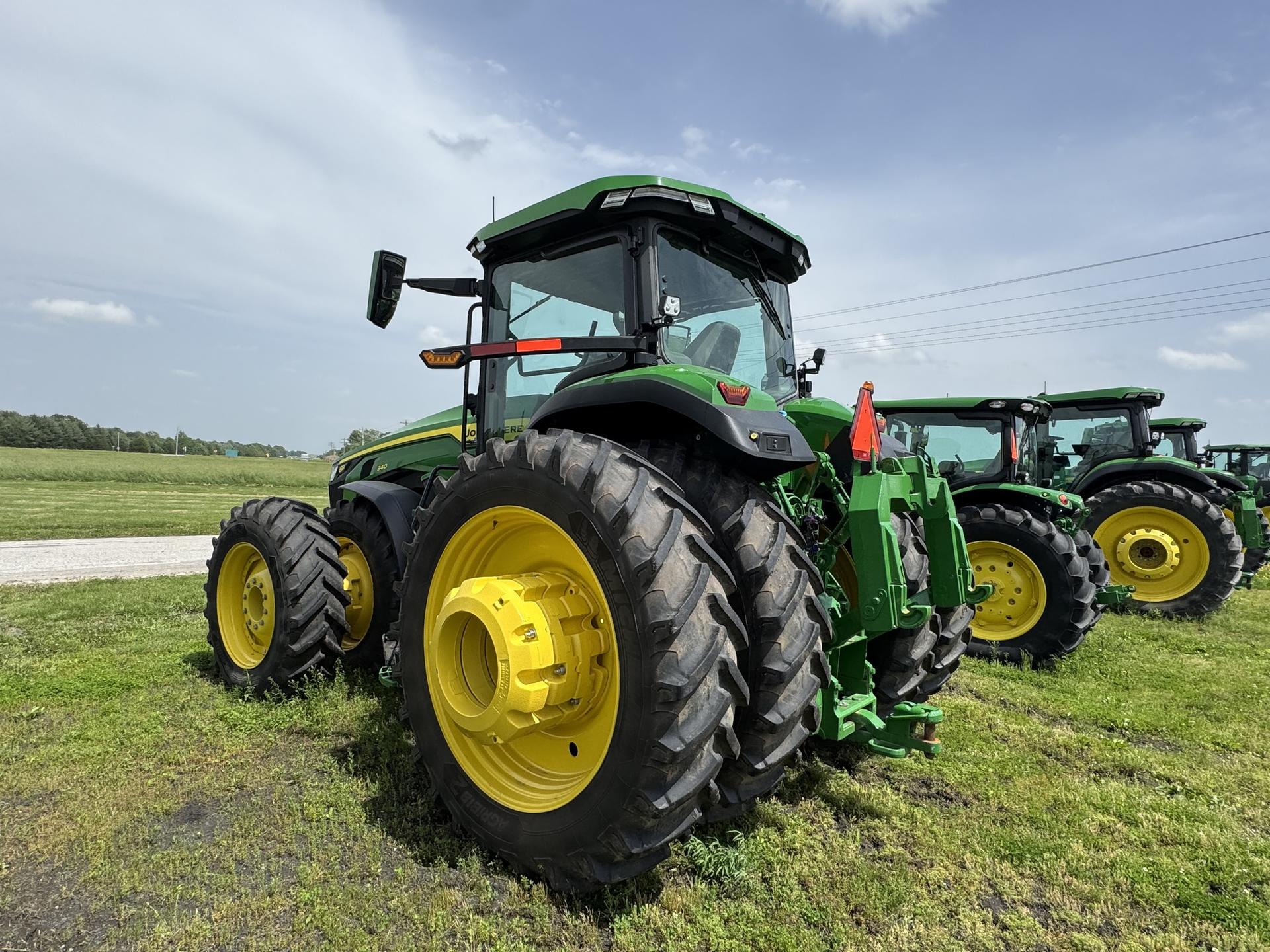 2024 John Deere 8R 340 Image