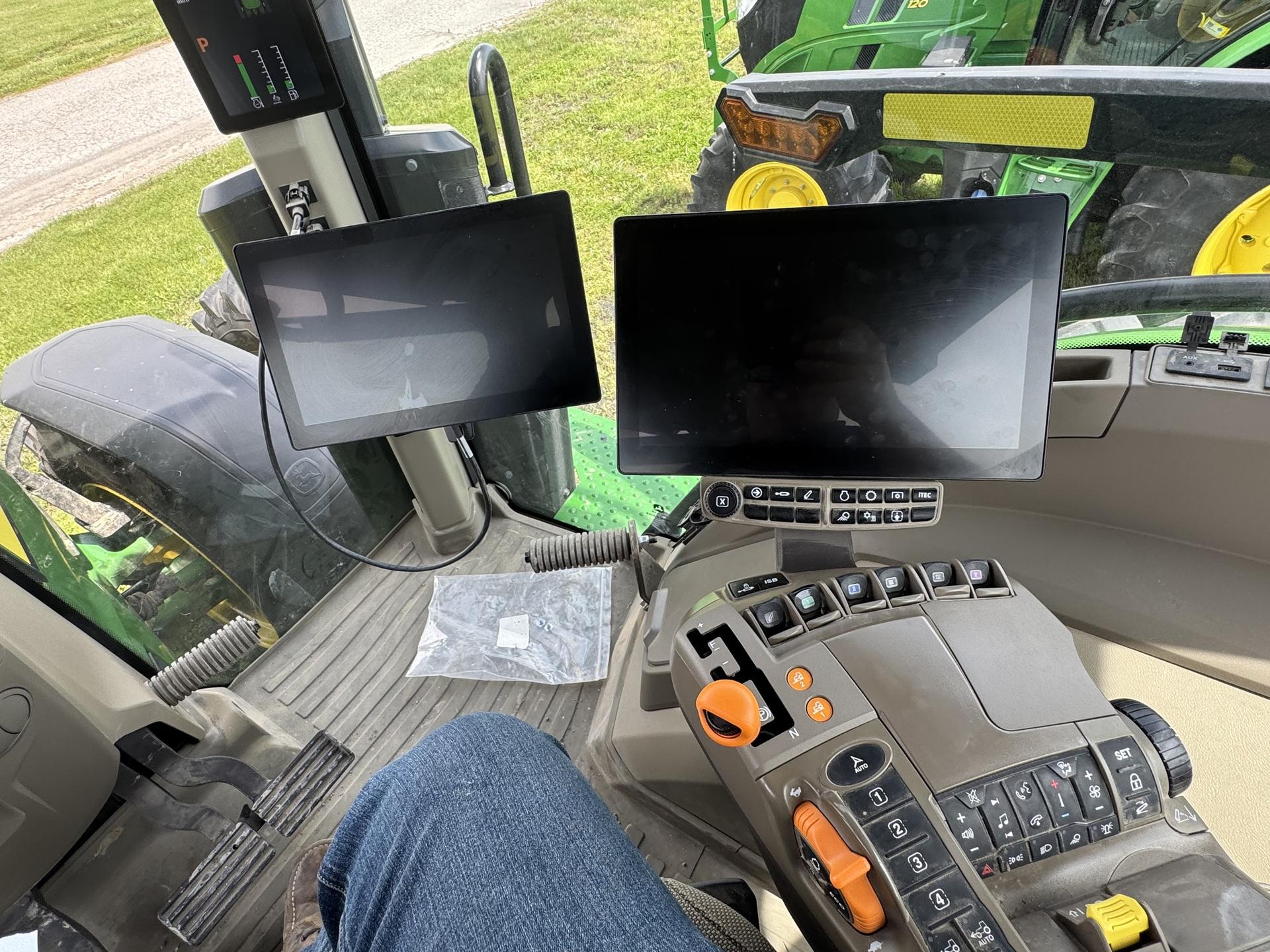 2024 John Deere 8R 340 Image