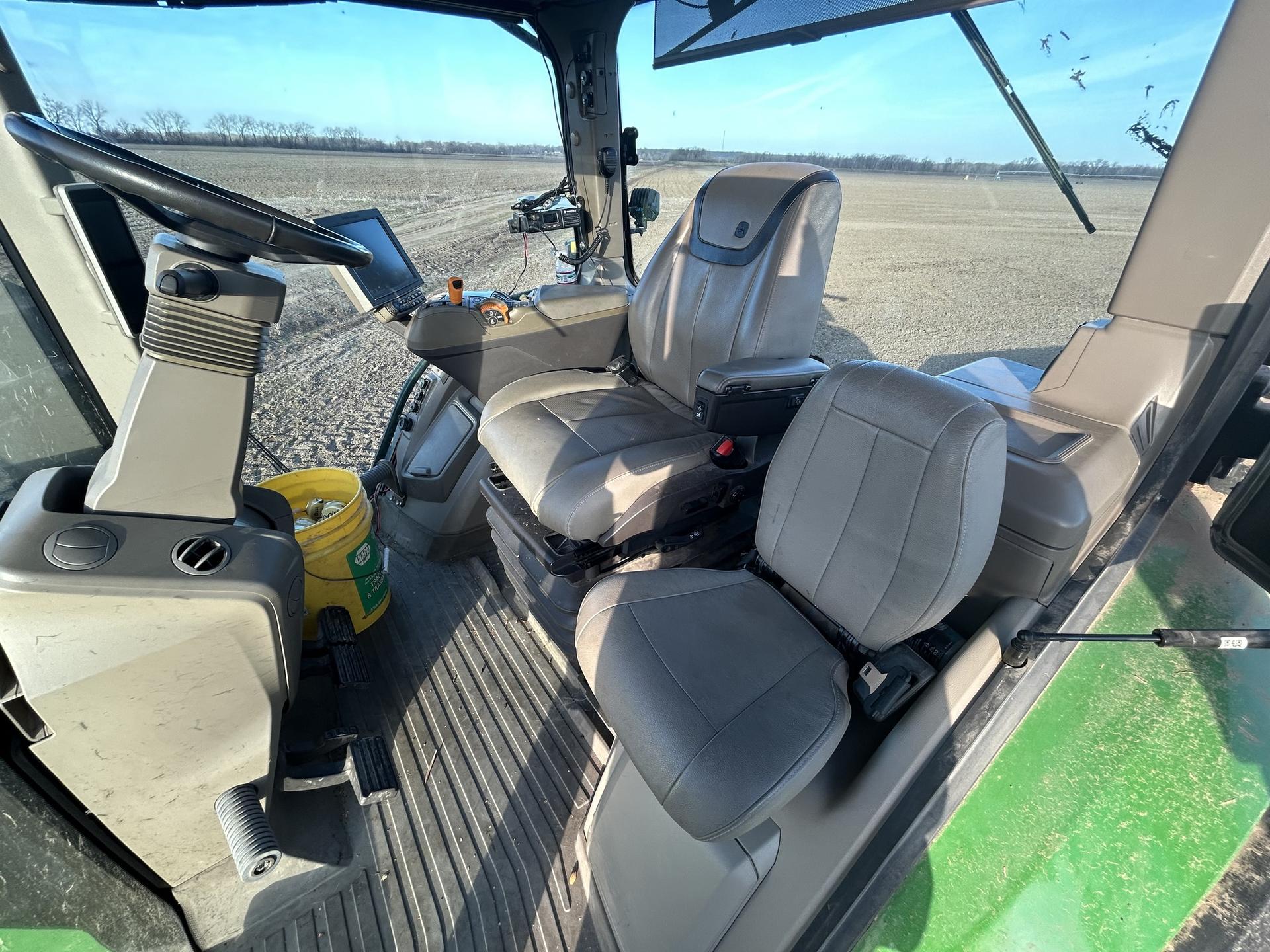 2021 John Deere 8R 340 Image