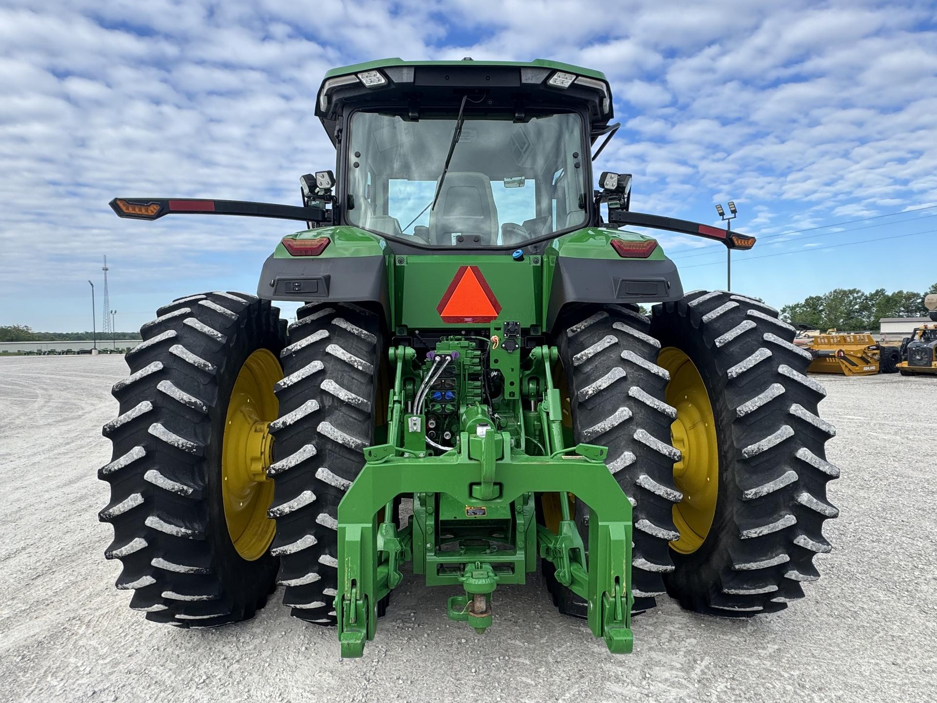 2021 John Deere 8R 340 Image