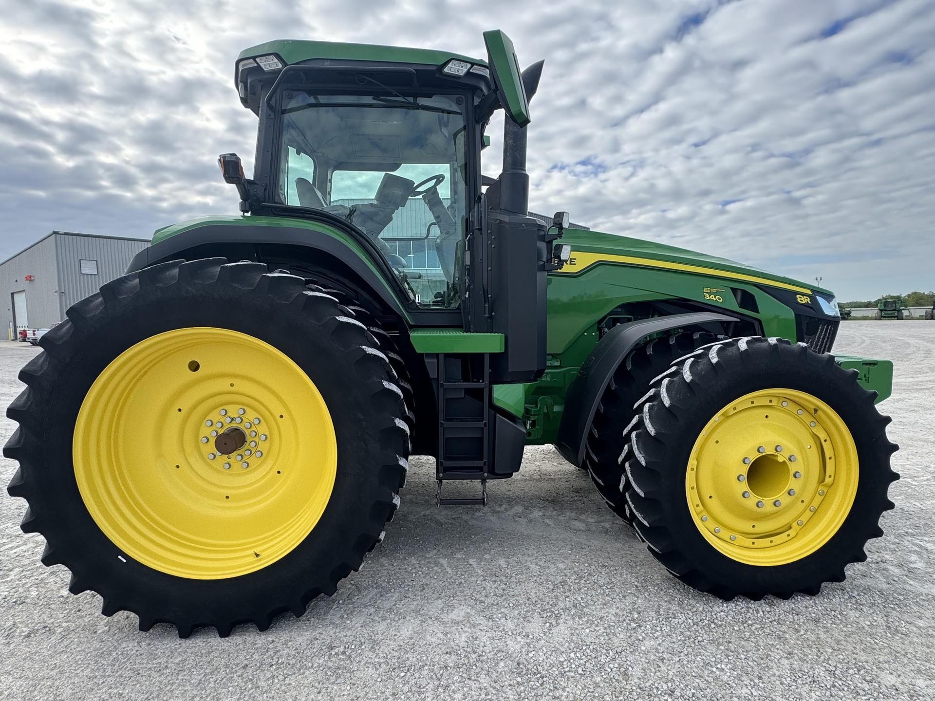 2021 John Deere 8R 340 Image
