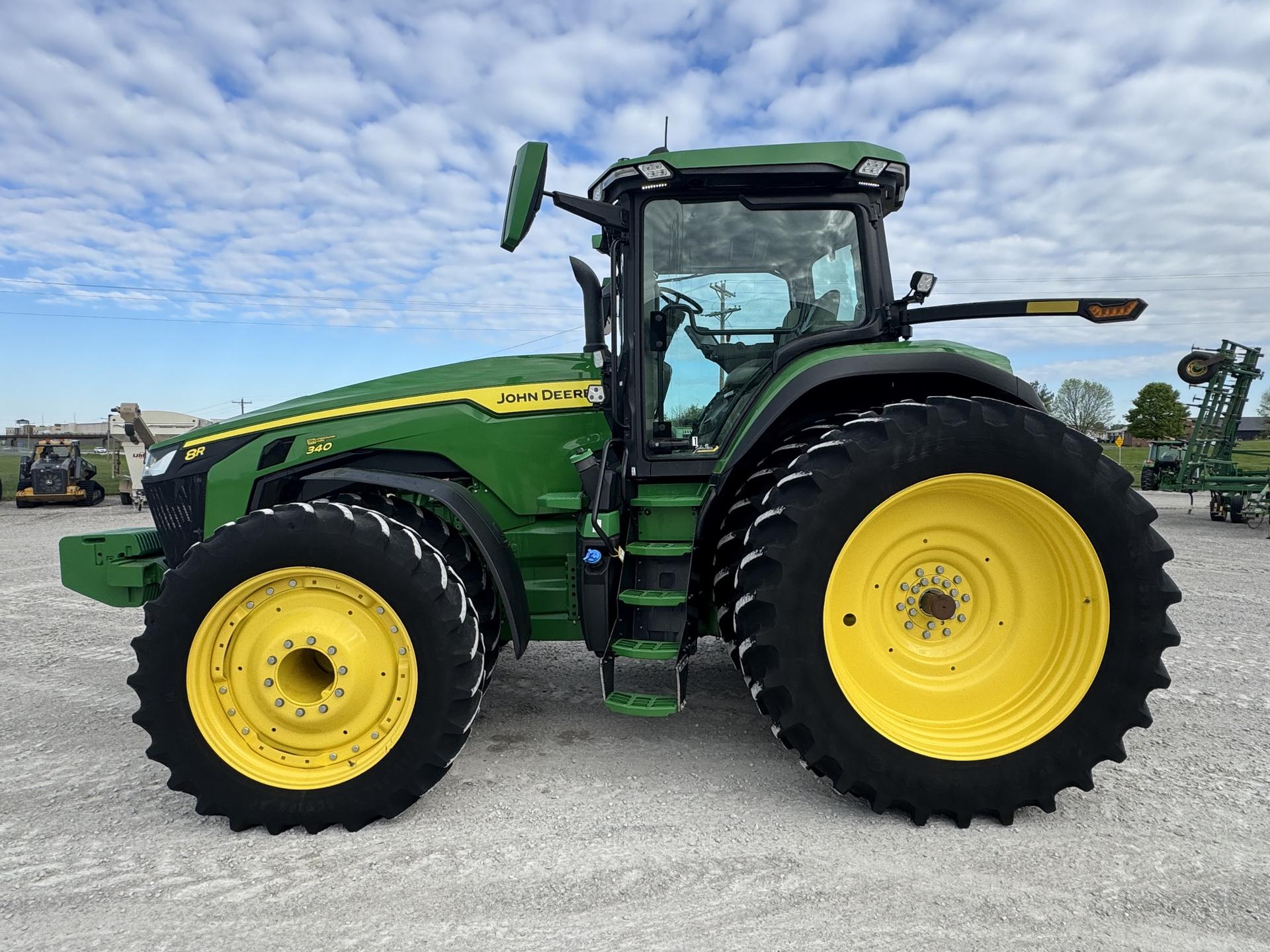 2021 John Deere 8R 340 Image