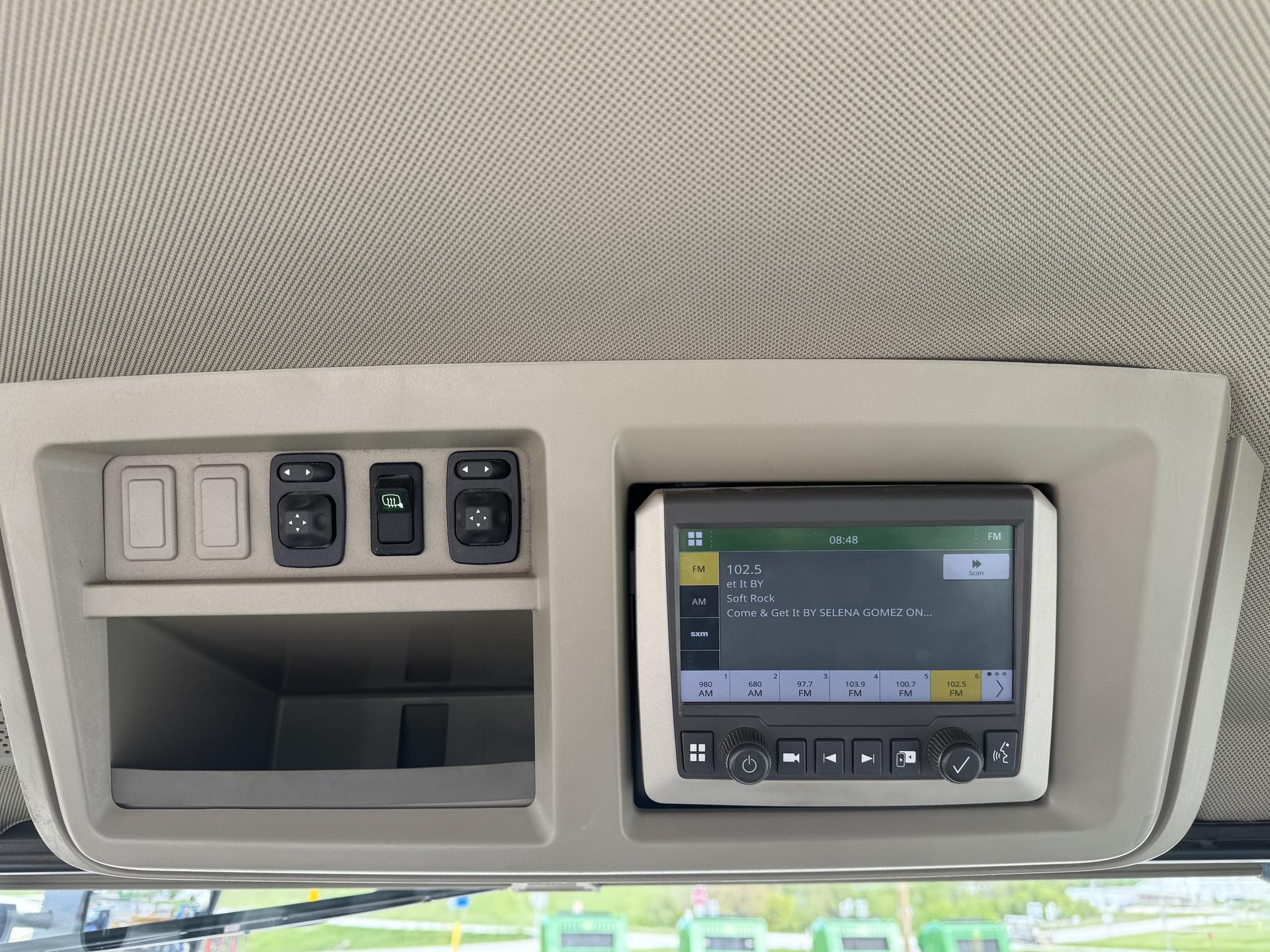 2021 John Deere 8R 340 Image