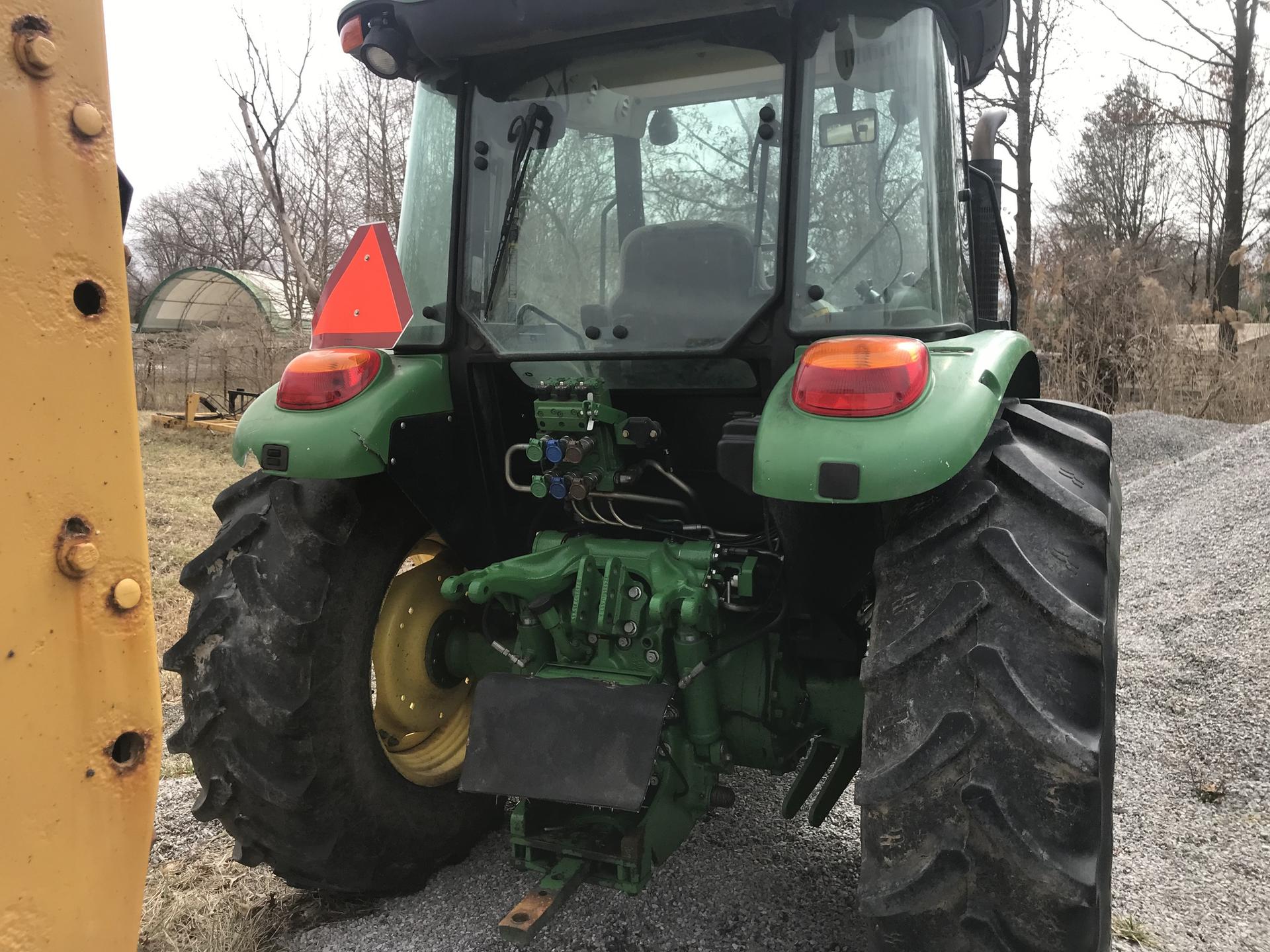 2014 John Deere 5115M Image