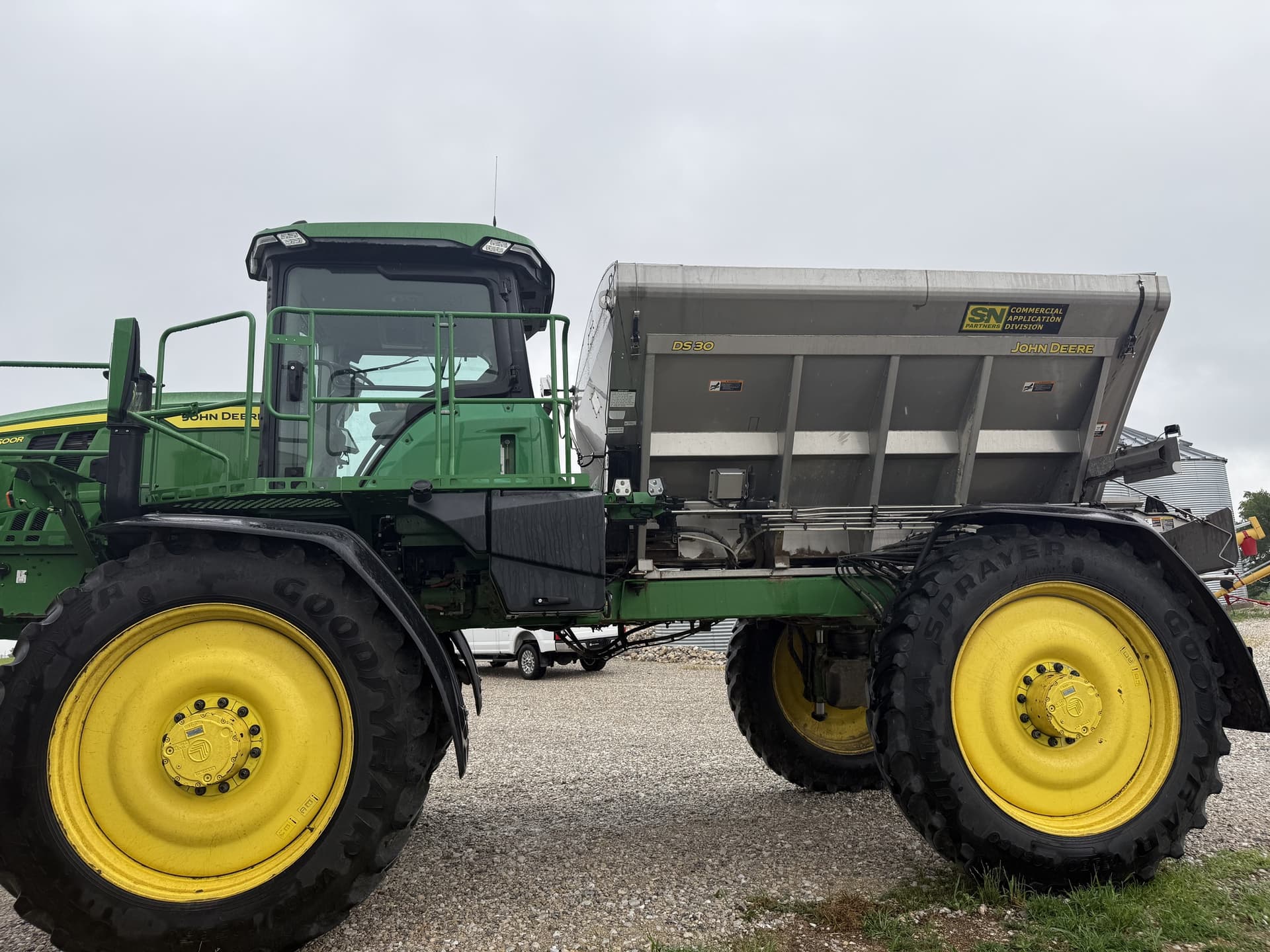 2022 John Deere 600R Image