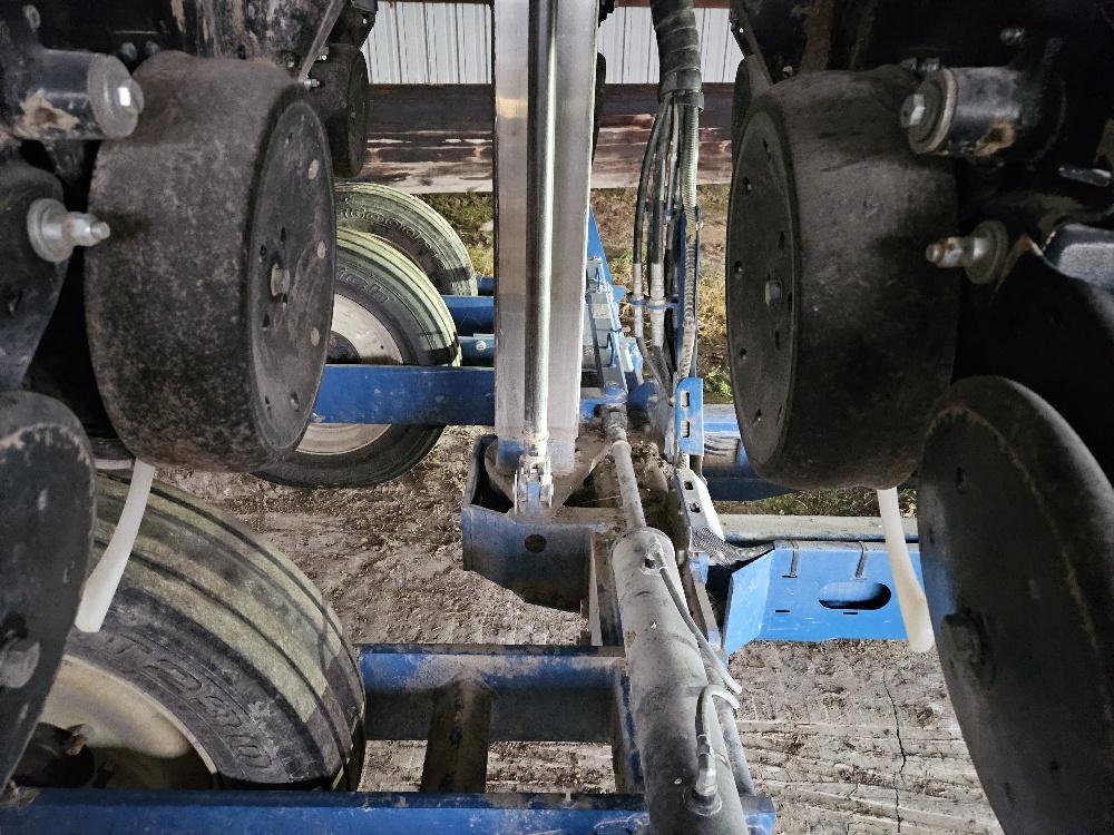 2021 Kinze 3605 Image