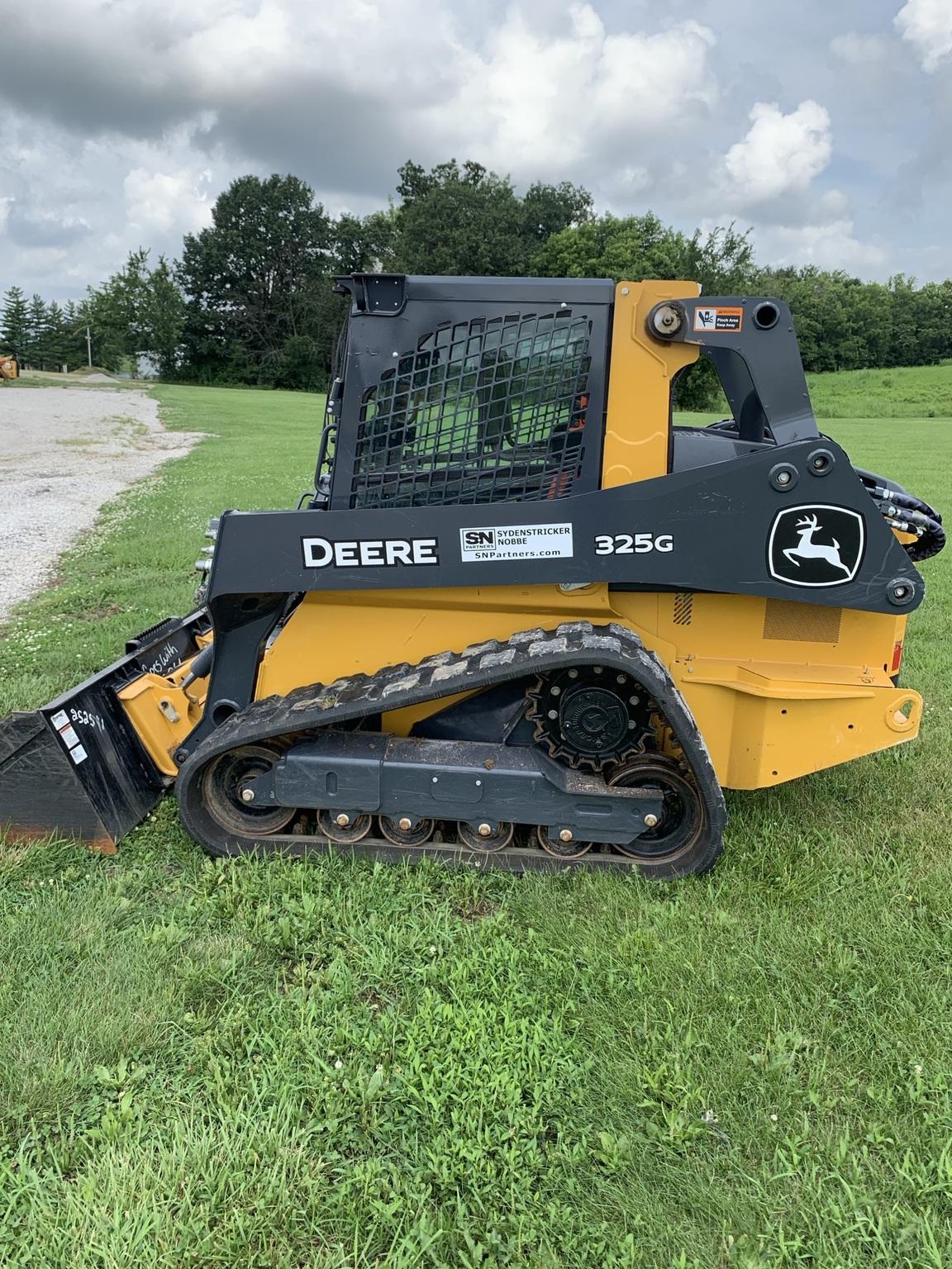 2022 John Deere 325G Image