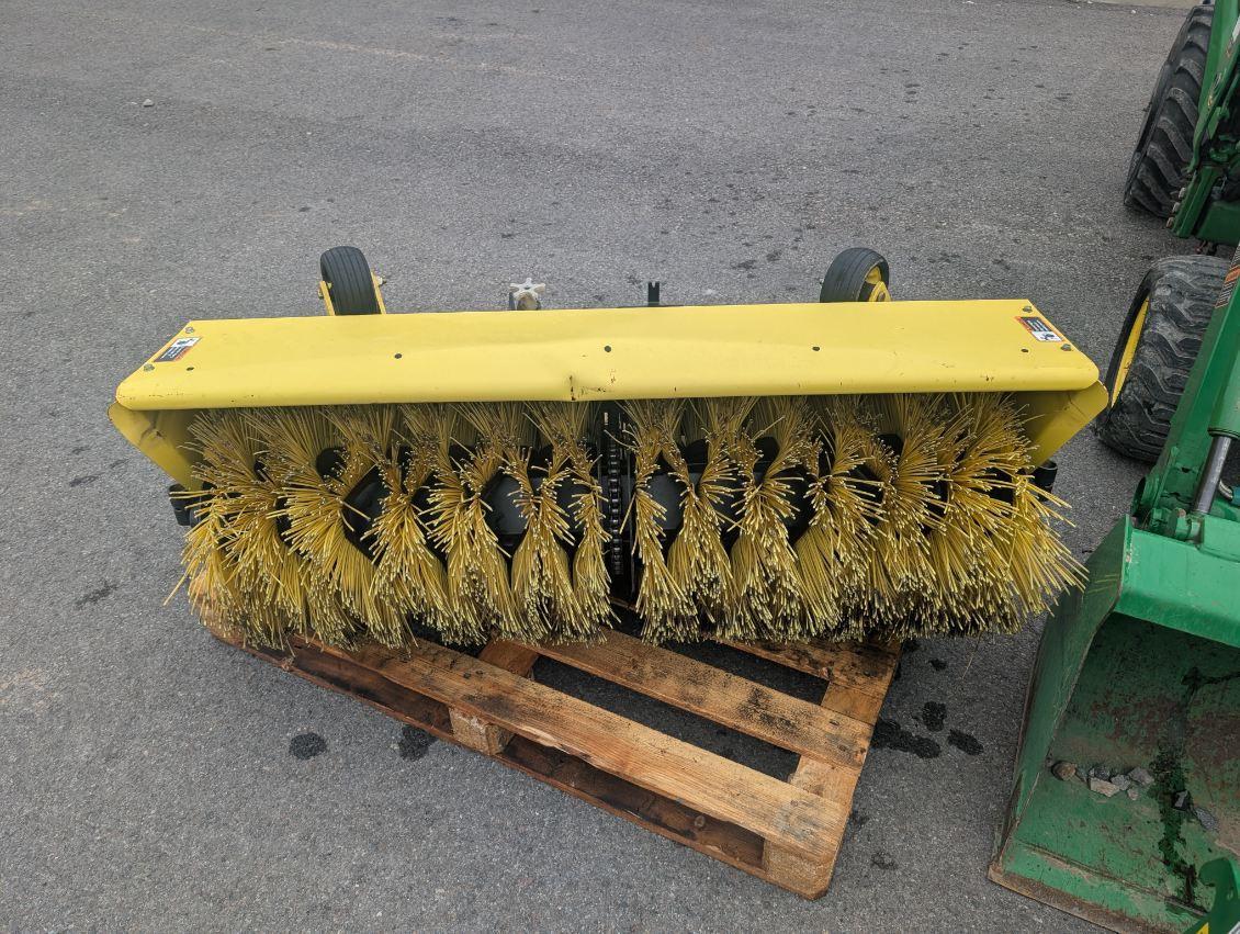 2015 John Deere 1025R Image