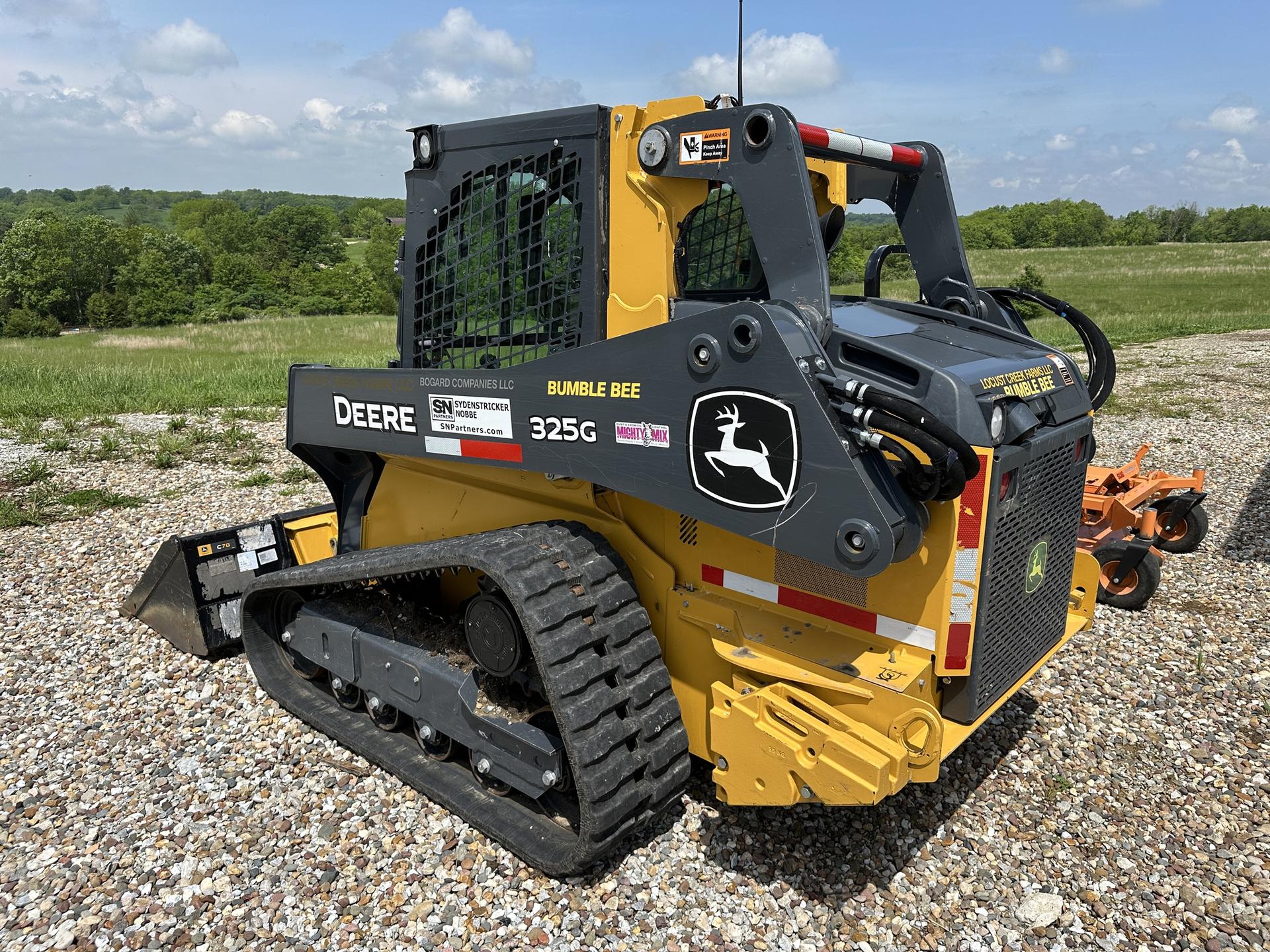 2022 John Deere 325G Image