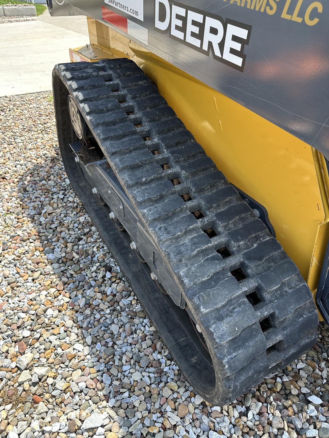 2022 John Deere 325G Image