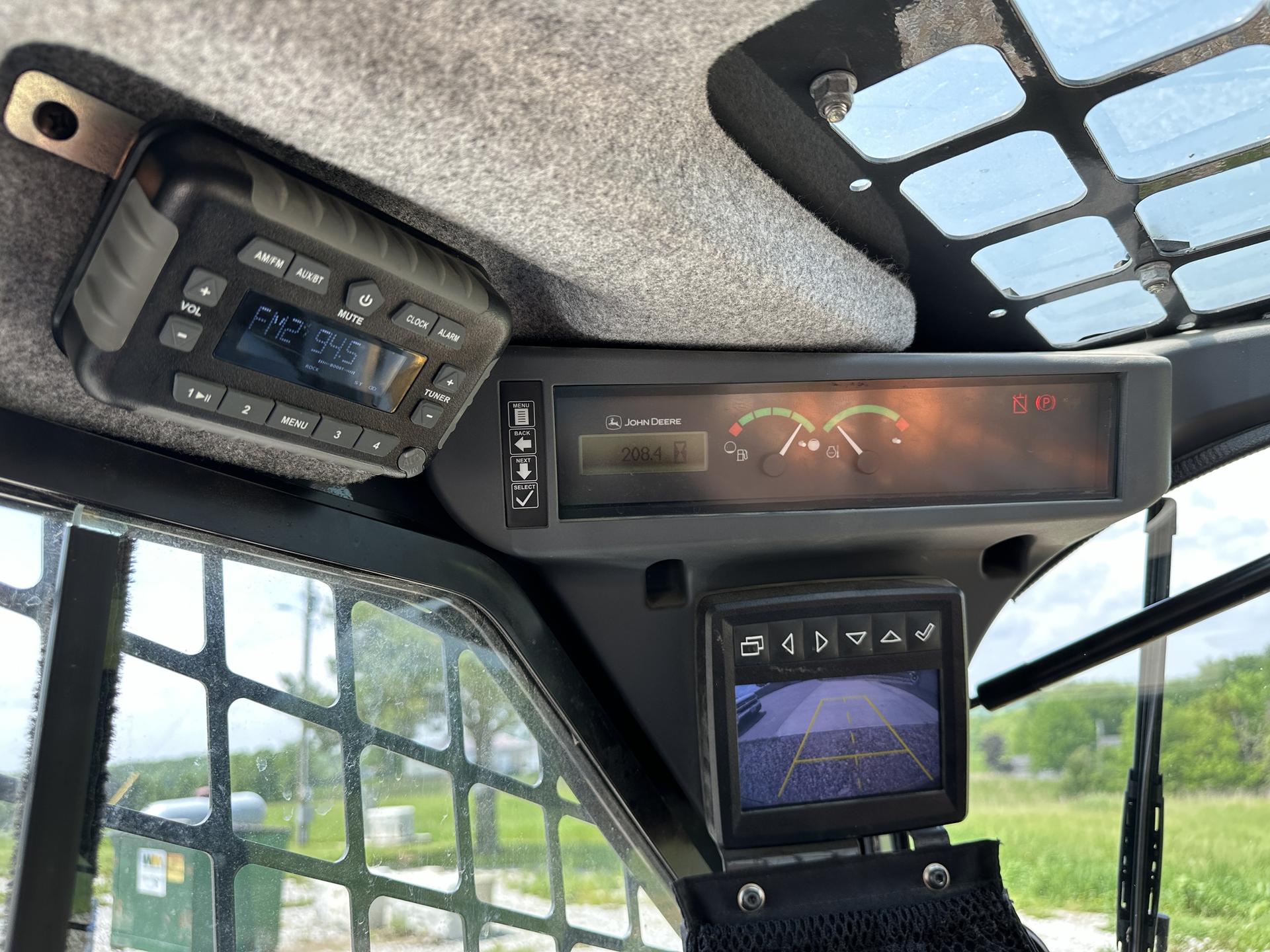 2022 John Deere 325G Image