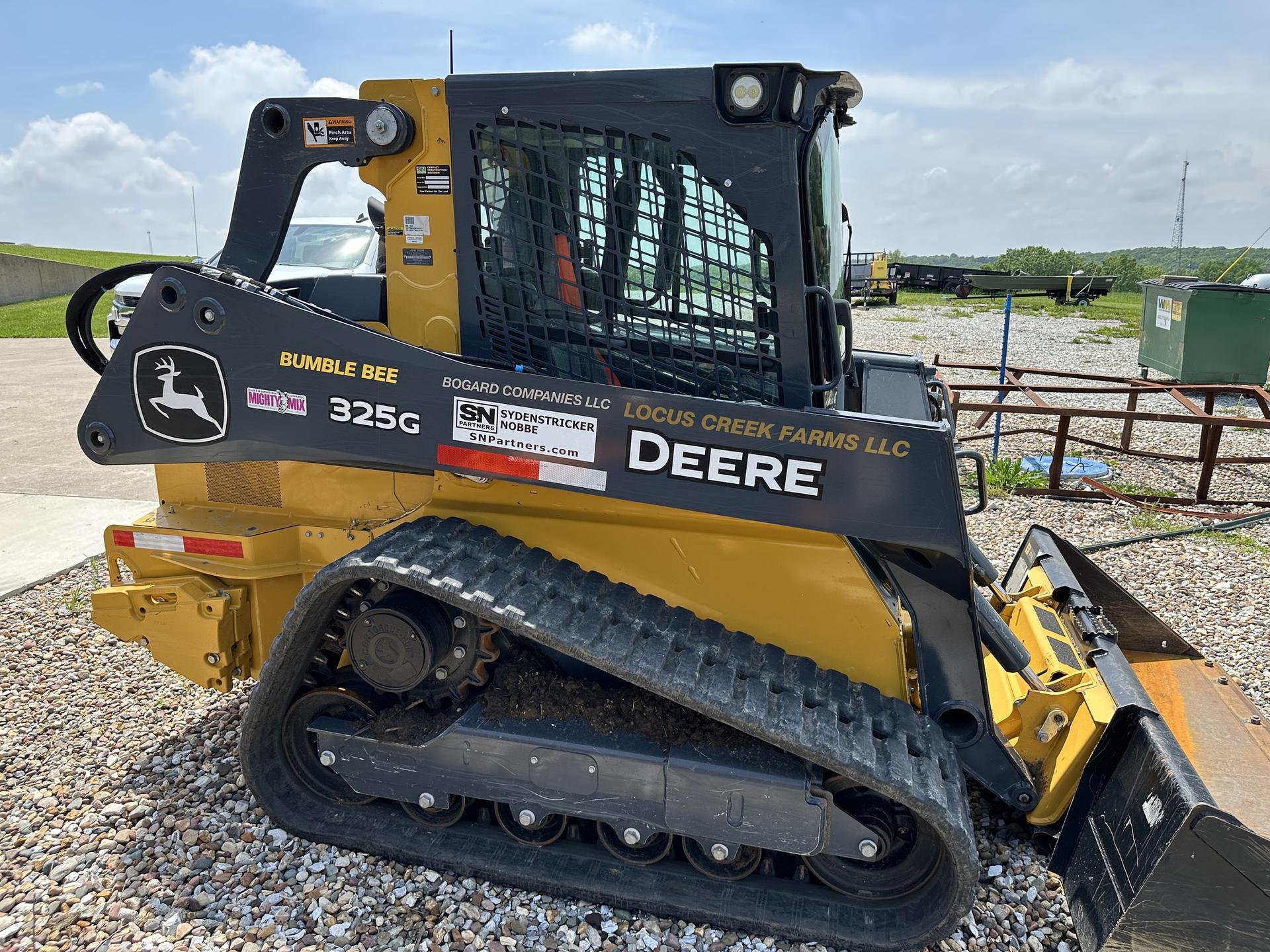 2022 John Deere 325G Image