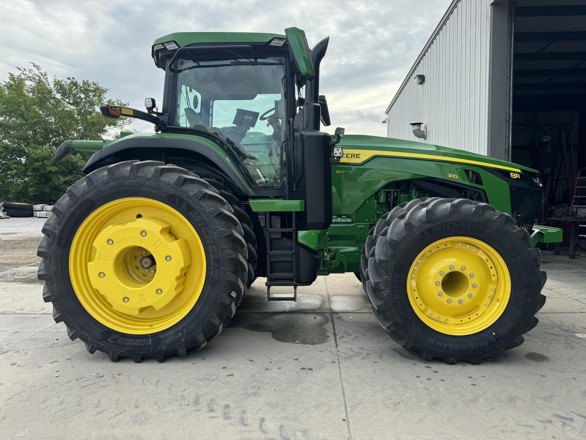 2024 John Deere 8R 310 Image