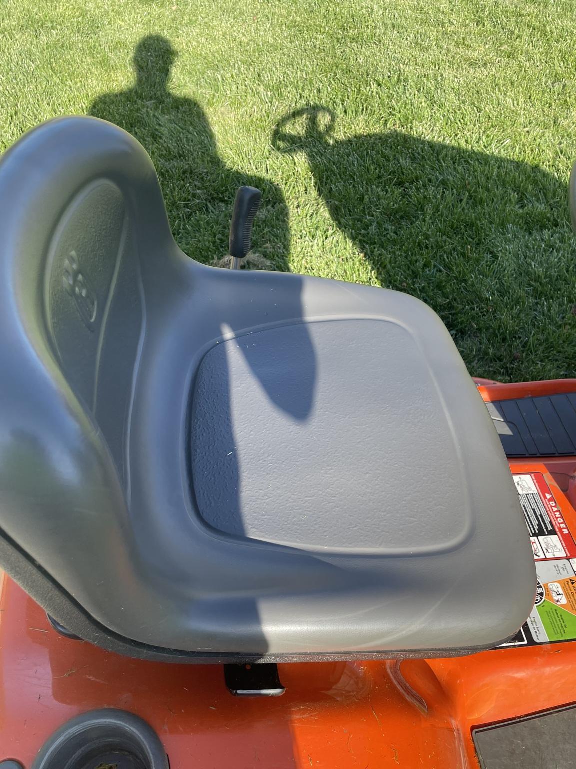 Husqvarna YTH18542 Image