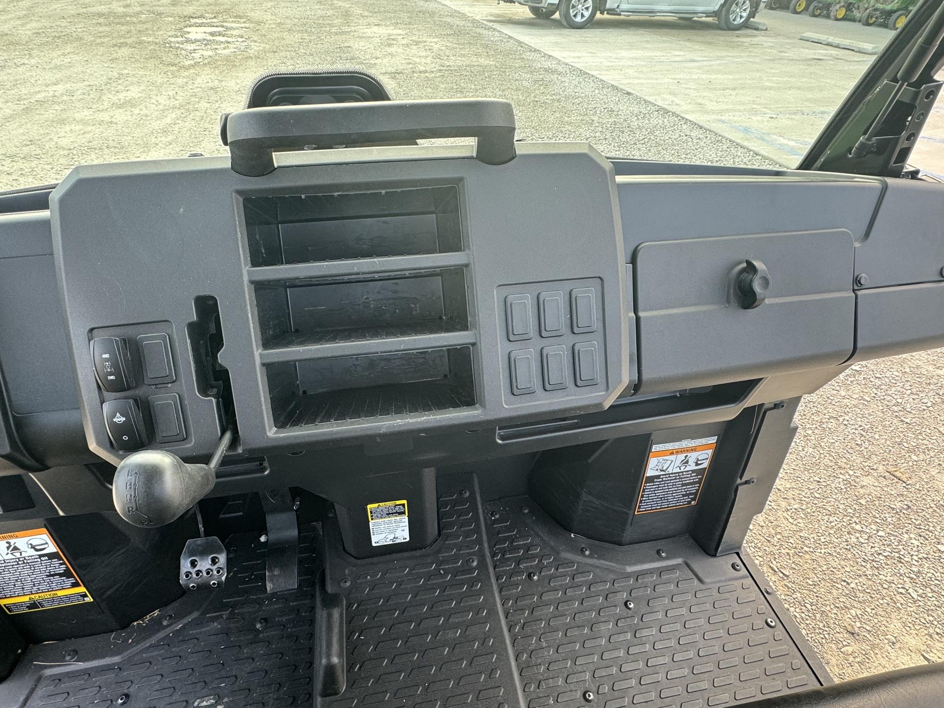 2023 John Deere XUV 835E Image
