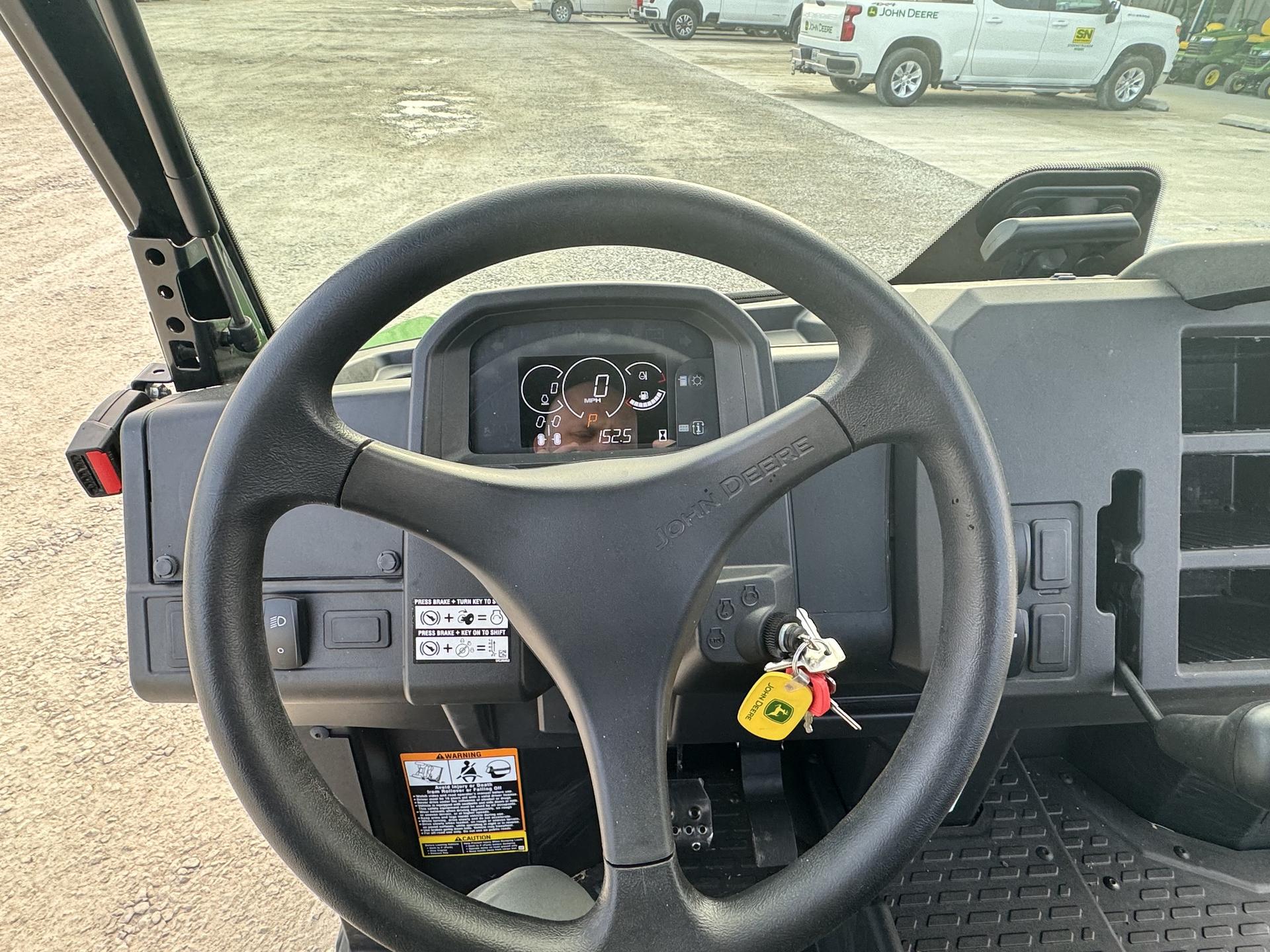 2023 John Deere XUV 835E Image