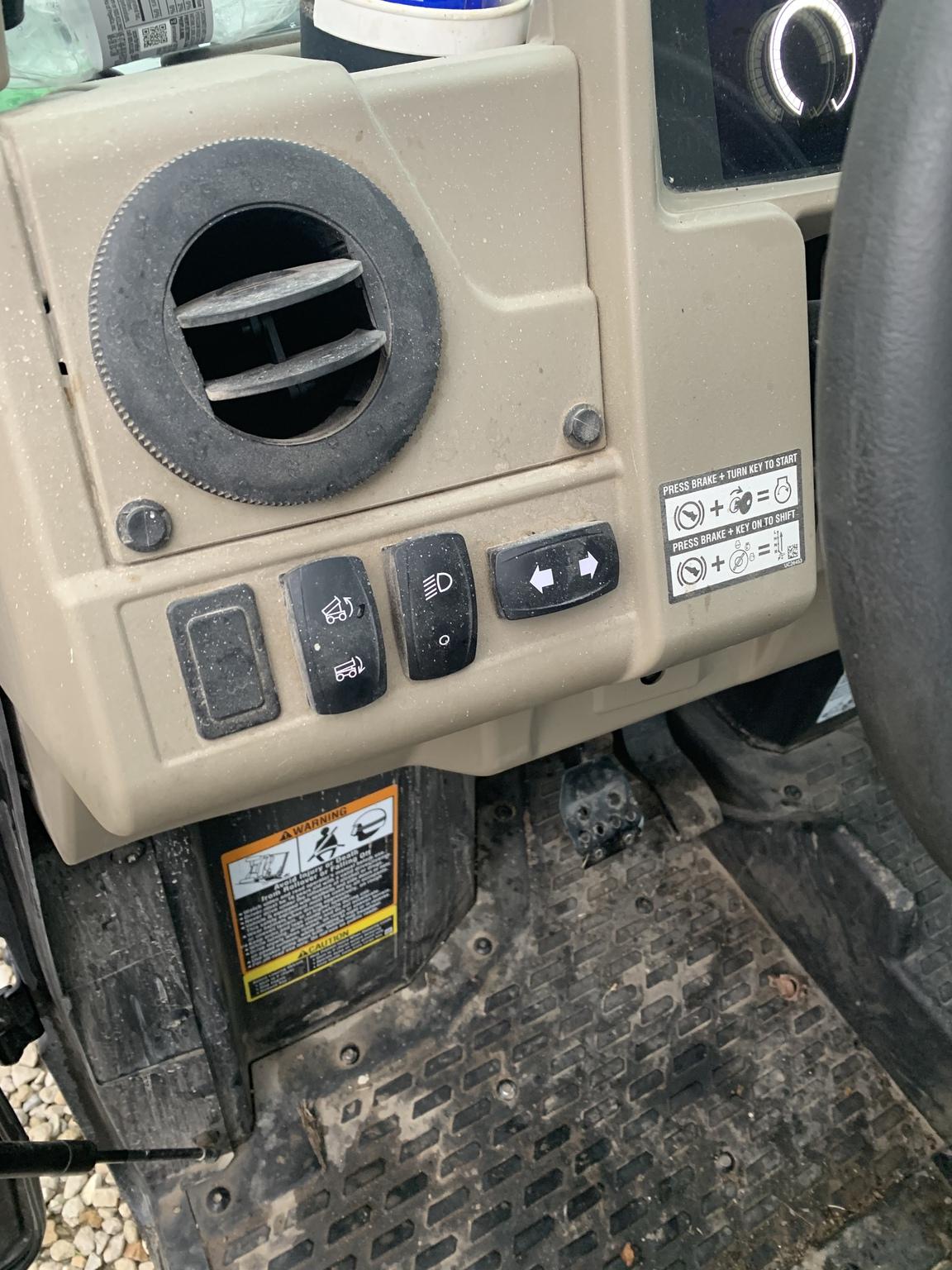 2024 John Deere XUV 835R Image