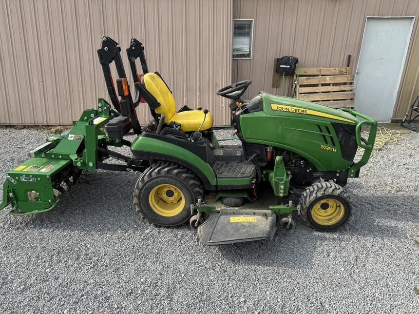 2015 John Deere 1025R Image