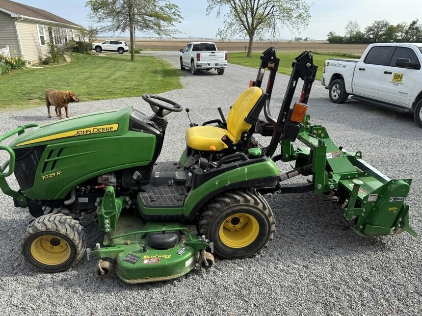 2015 John Deere 1025R Image