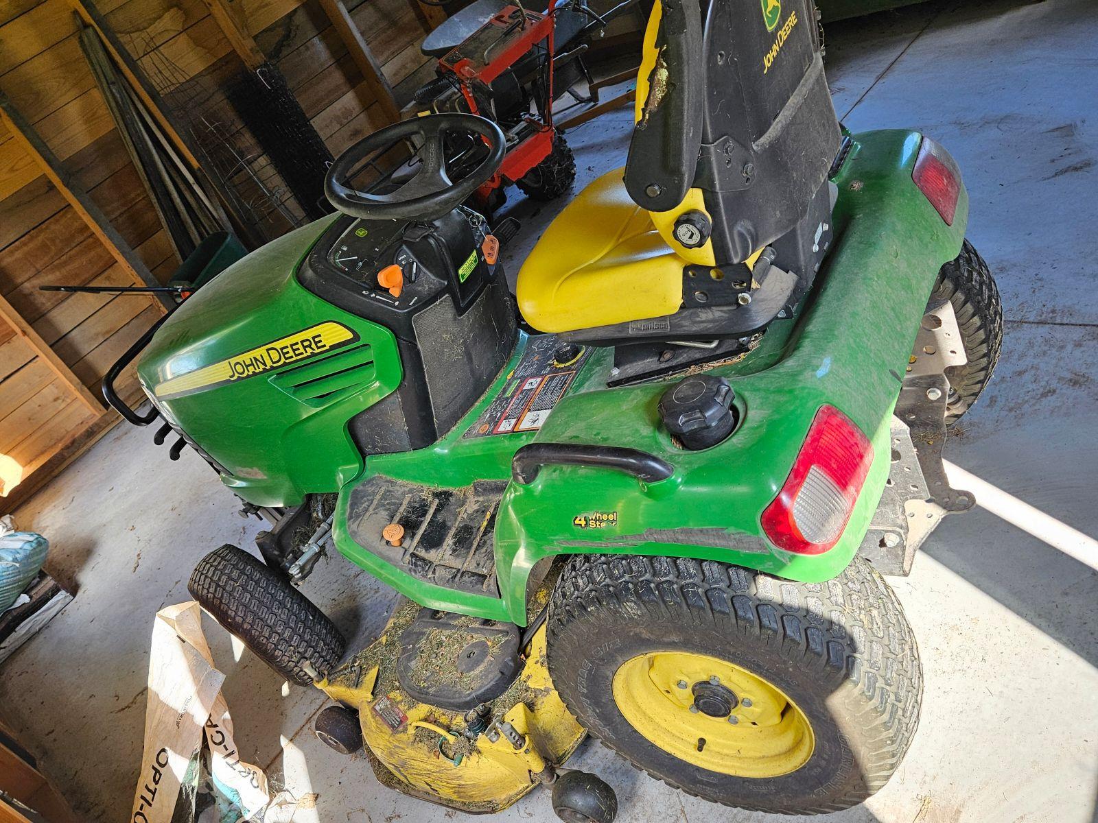 2012 John Deere X724 Image