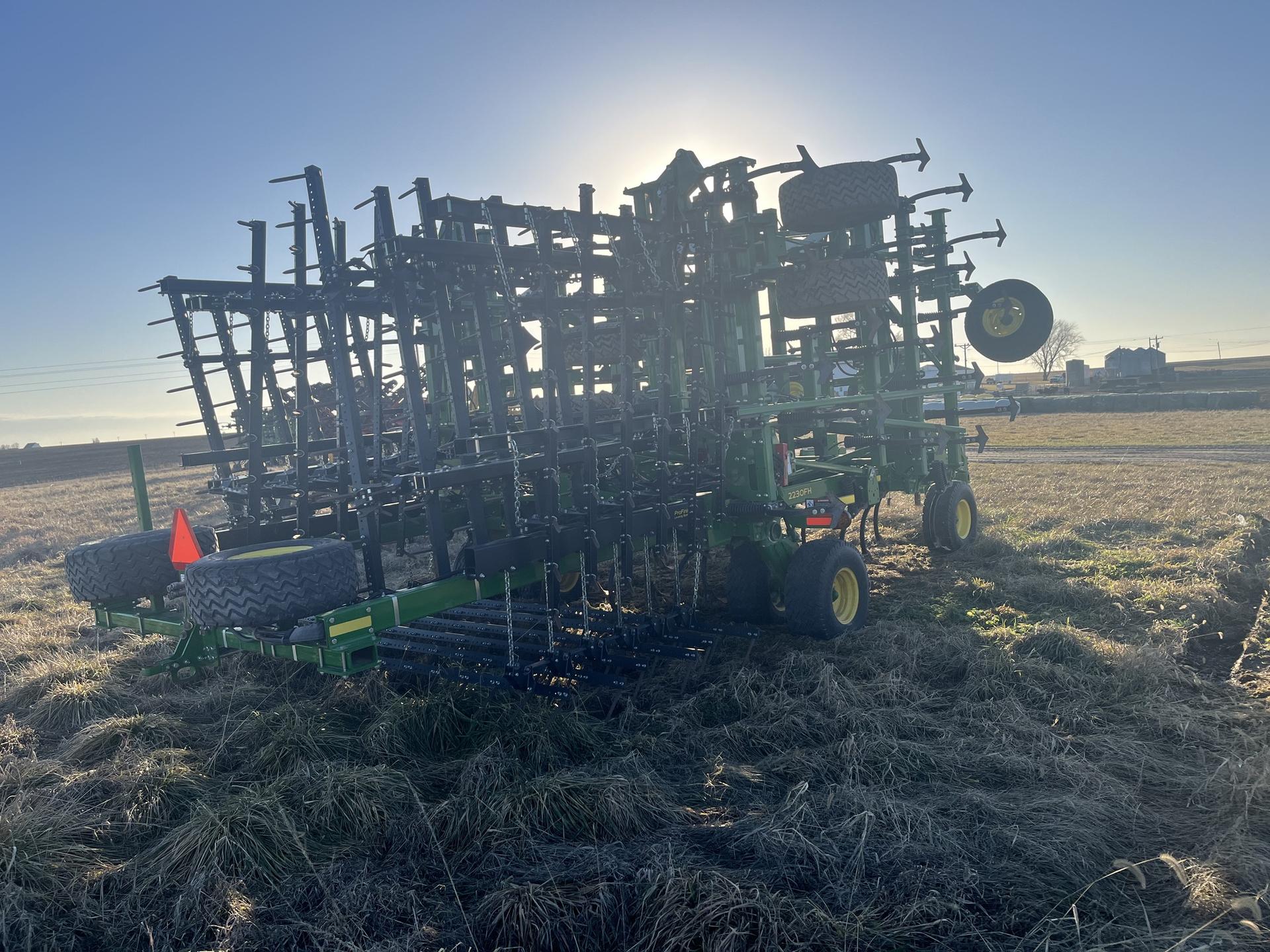 2022 John Deere 2230FH Image