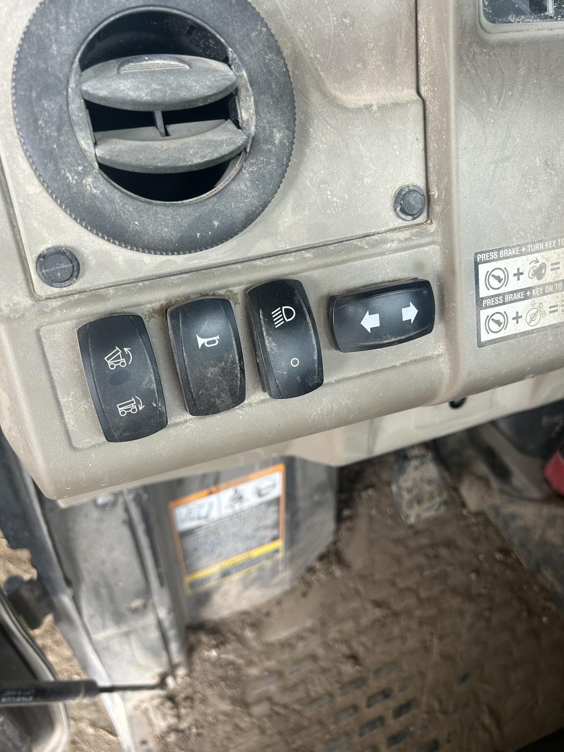 2024 John Deere XUV 835R Image