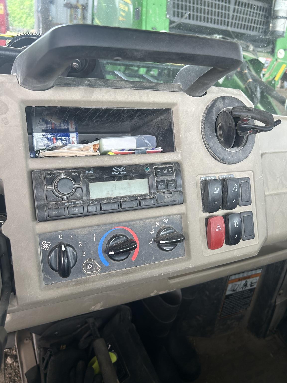 2024 John Deere XUV 835R Image