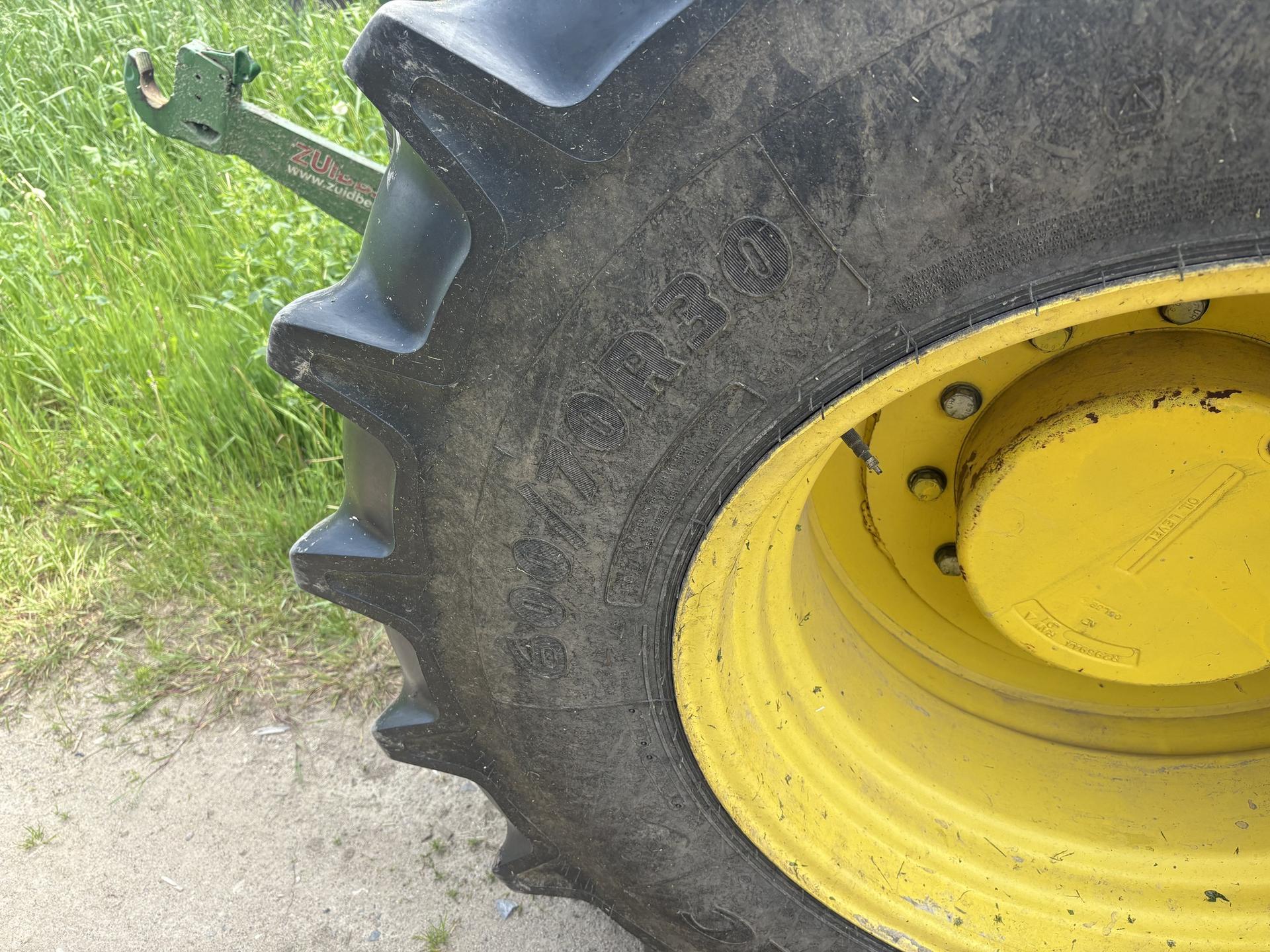 2013 John Deere 7230R Image