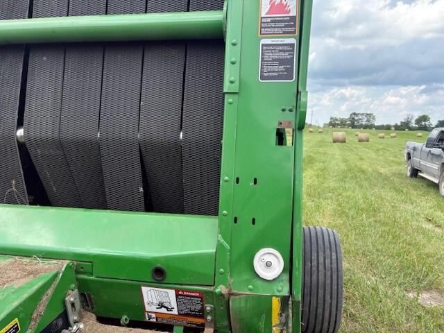 2003 John Deere 567 Image