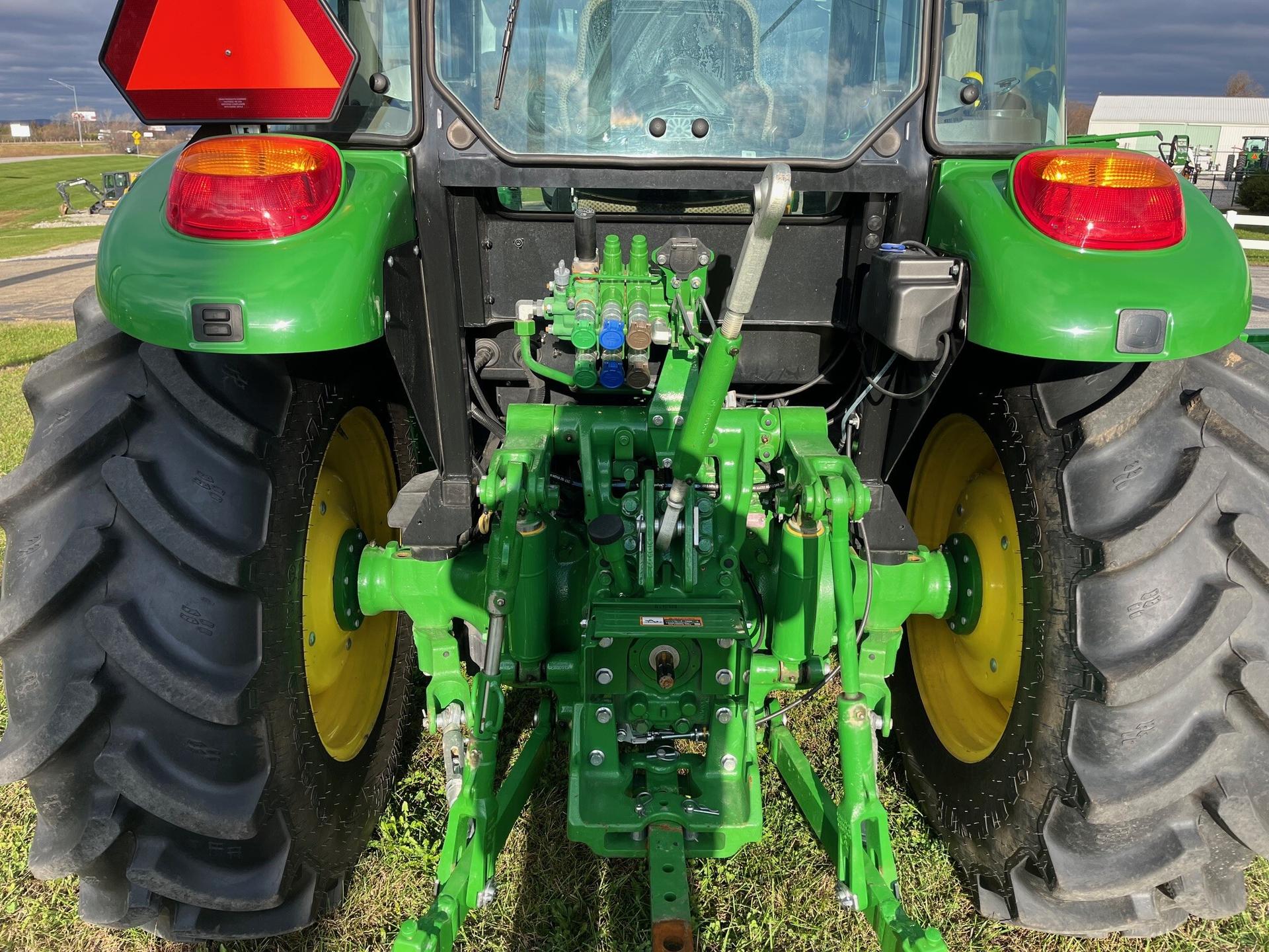 2022 John Deere 5115M Image