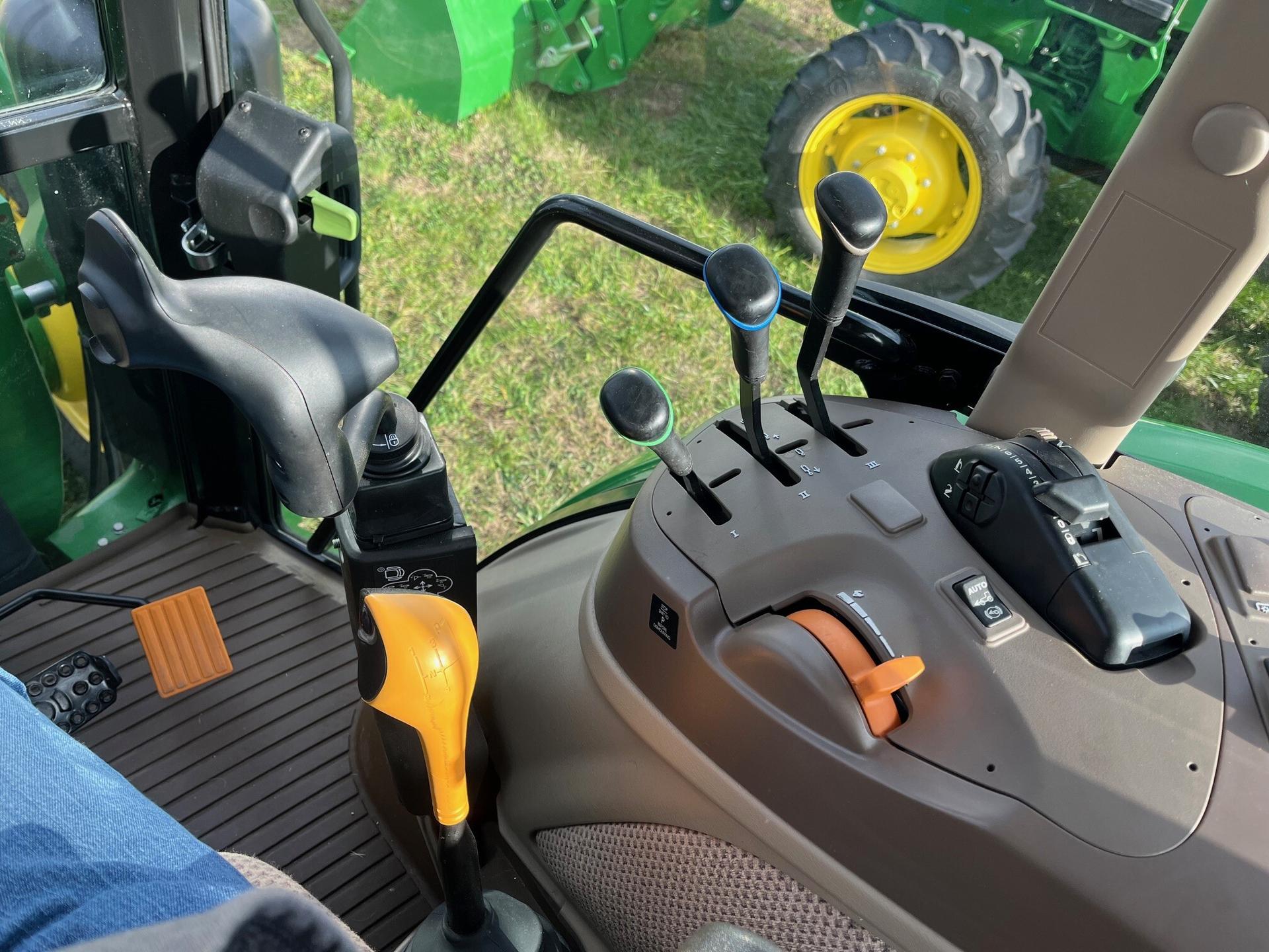 2022 John Deere 5115M Image