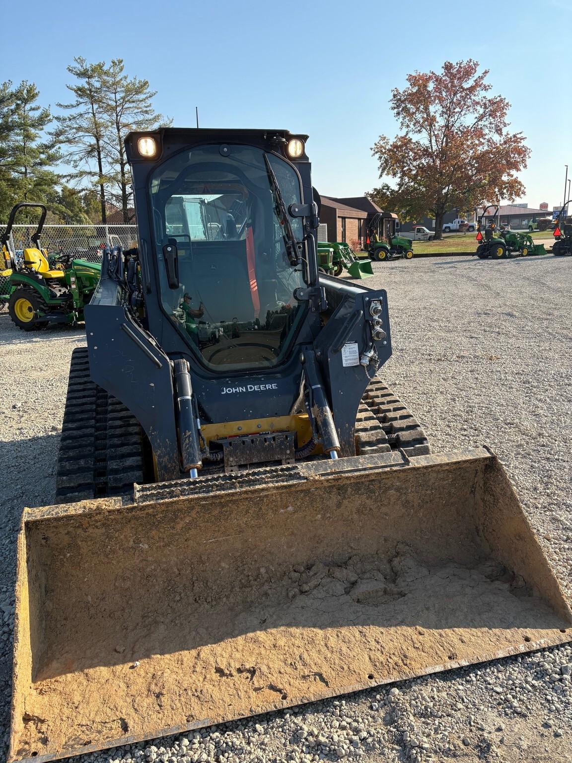 2022 John Deere 325G Image