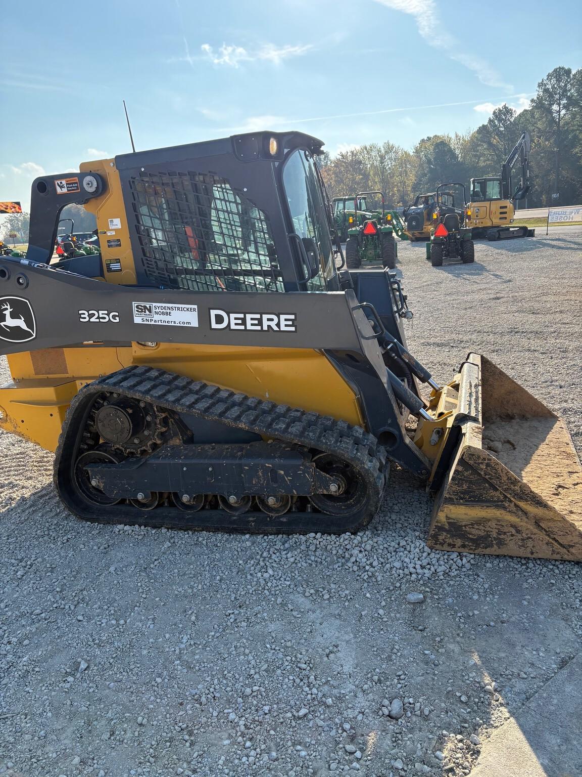 2022 John Deere 325G Image