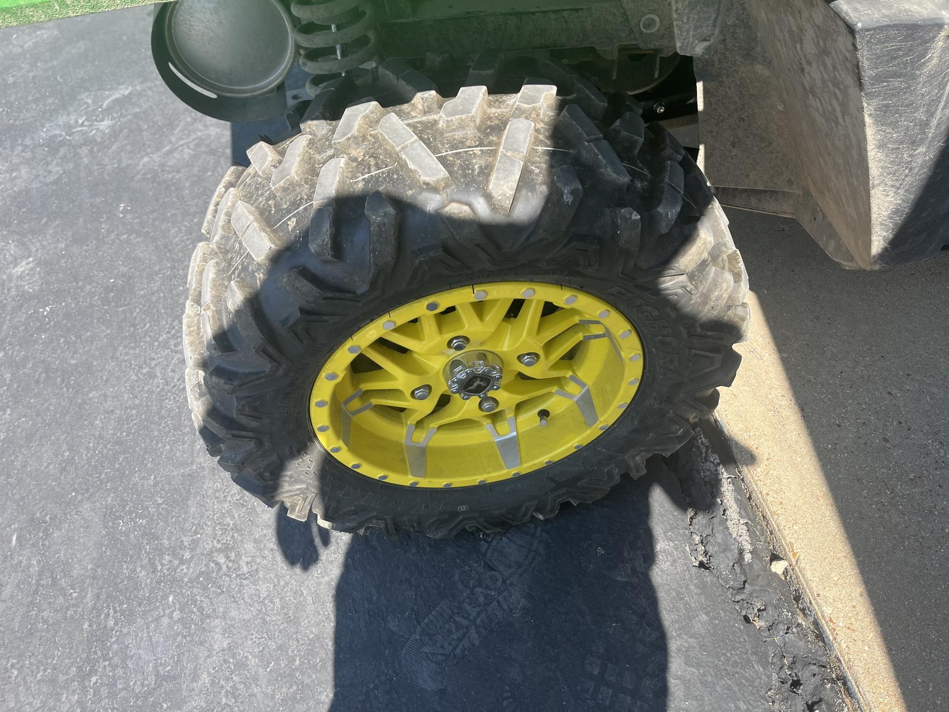 2024 John Deere XUV 590M S4 Image